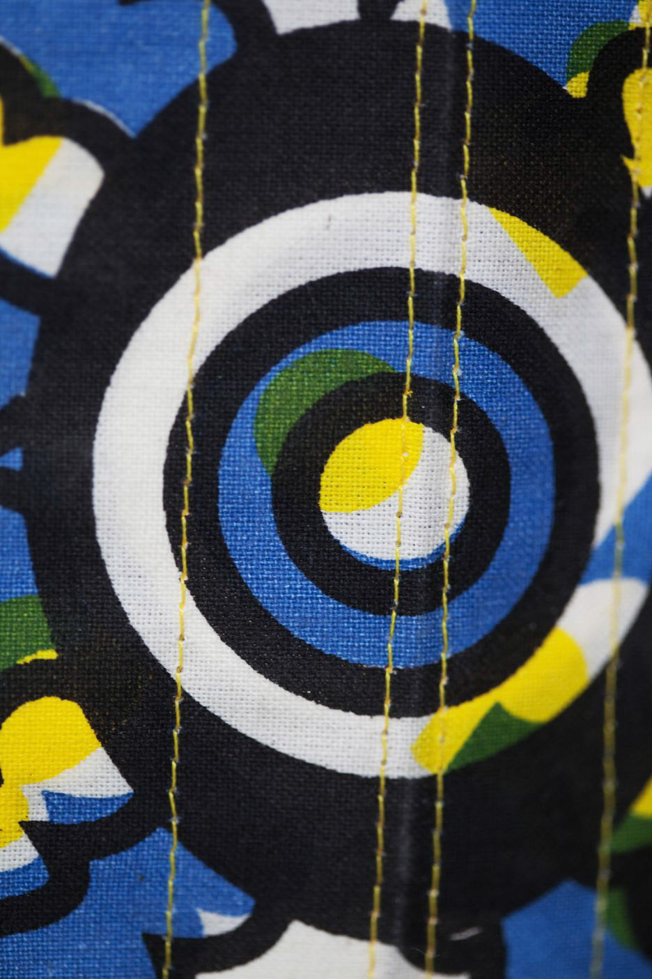 Yinka Shonibare, Nelson's Ship in a Bottle (2010) circles detail