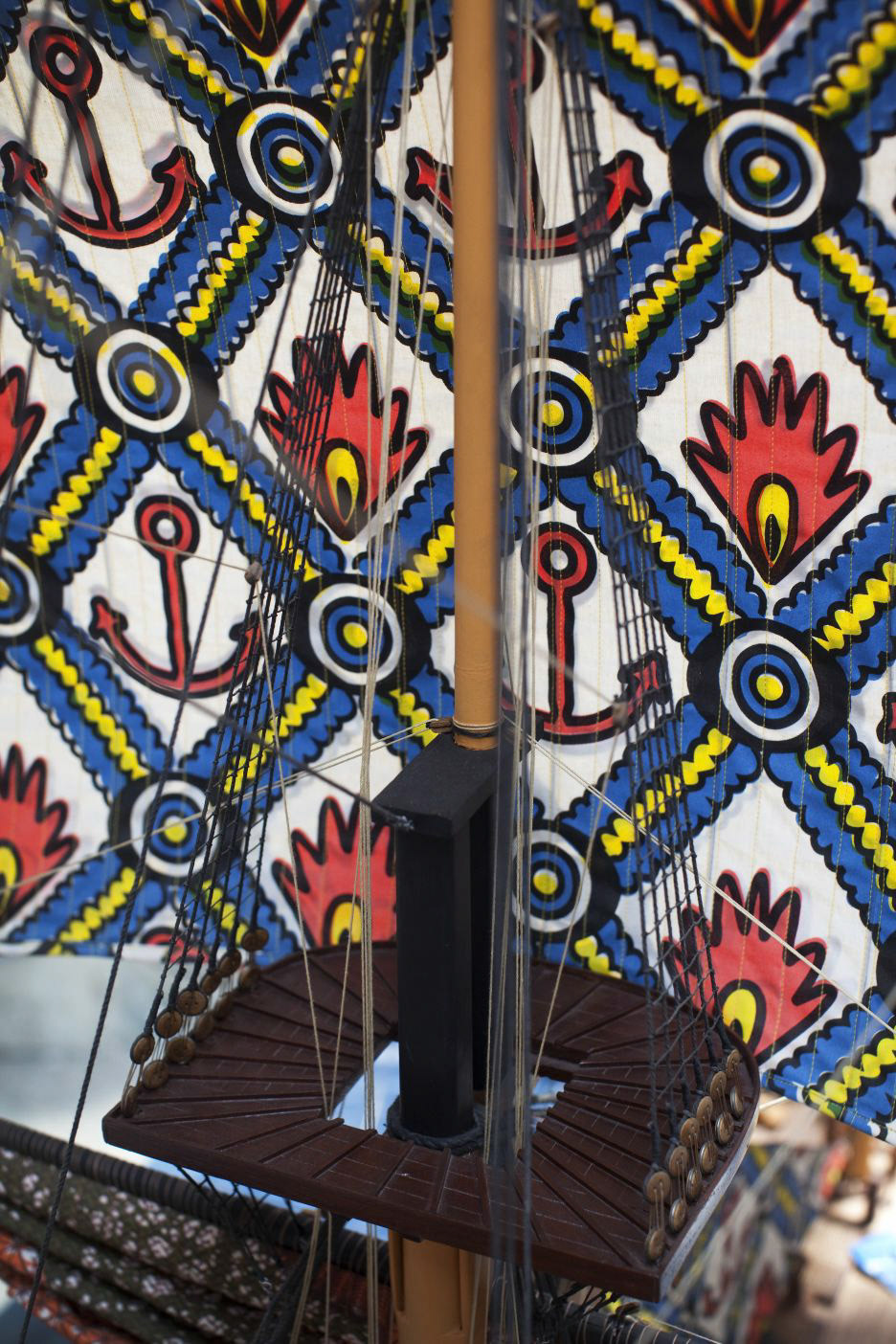Yinka Shonibare, Nelson's Ship in a Bottle (2010) mast