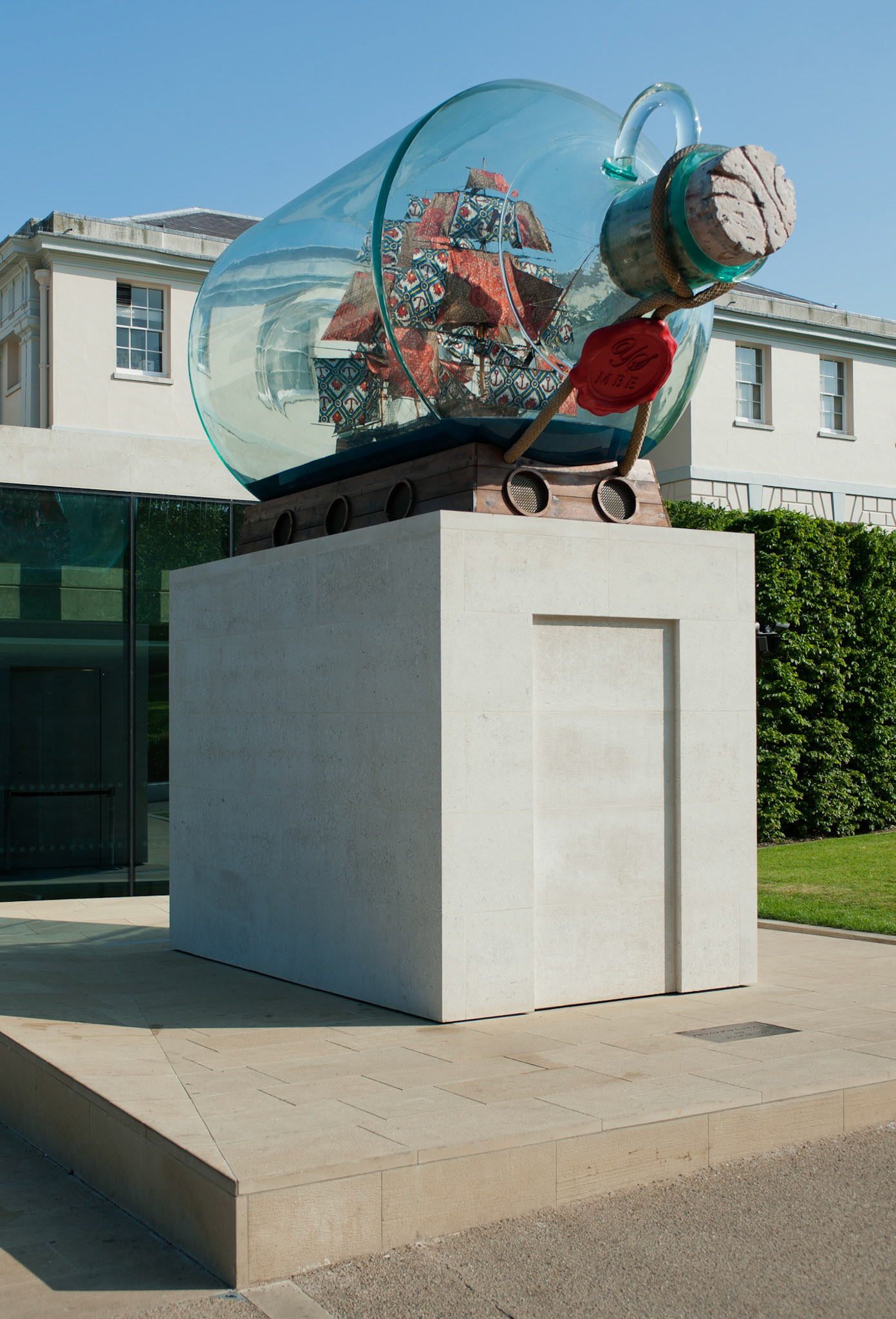 Yinka Shonibare, Nelson's Ship in a Bottle (2010) NMM plinth