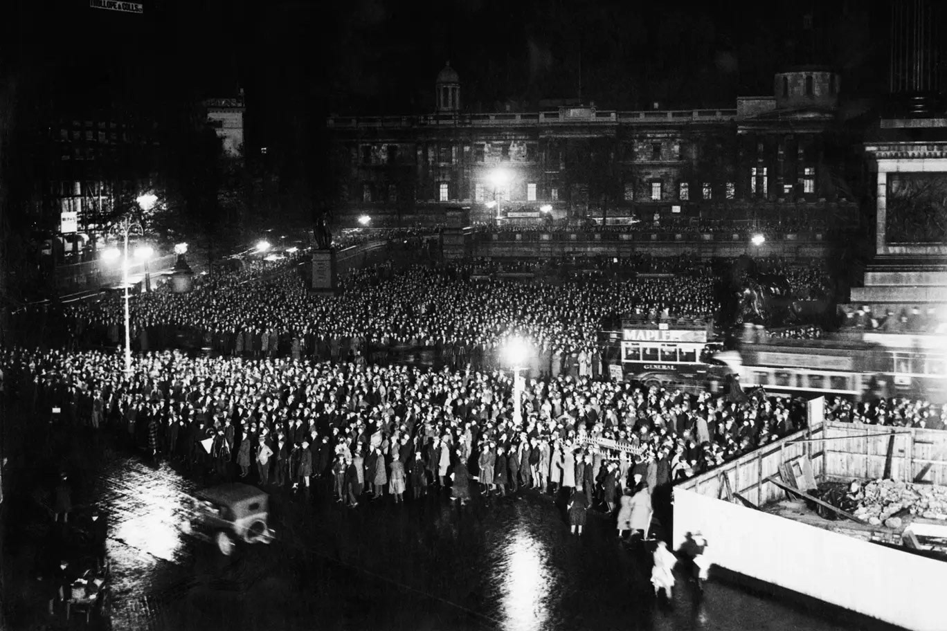Trafalgar Square on election night (1924)