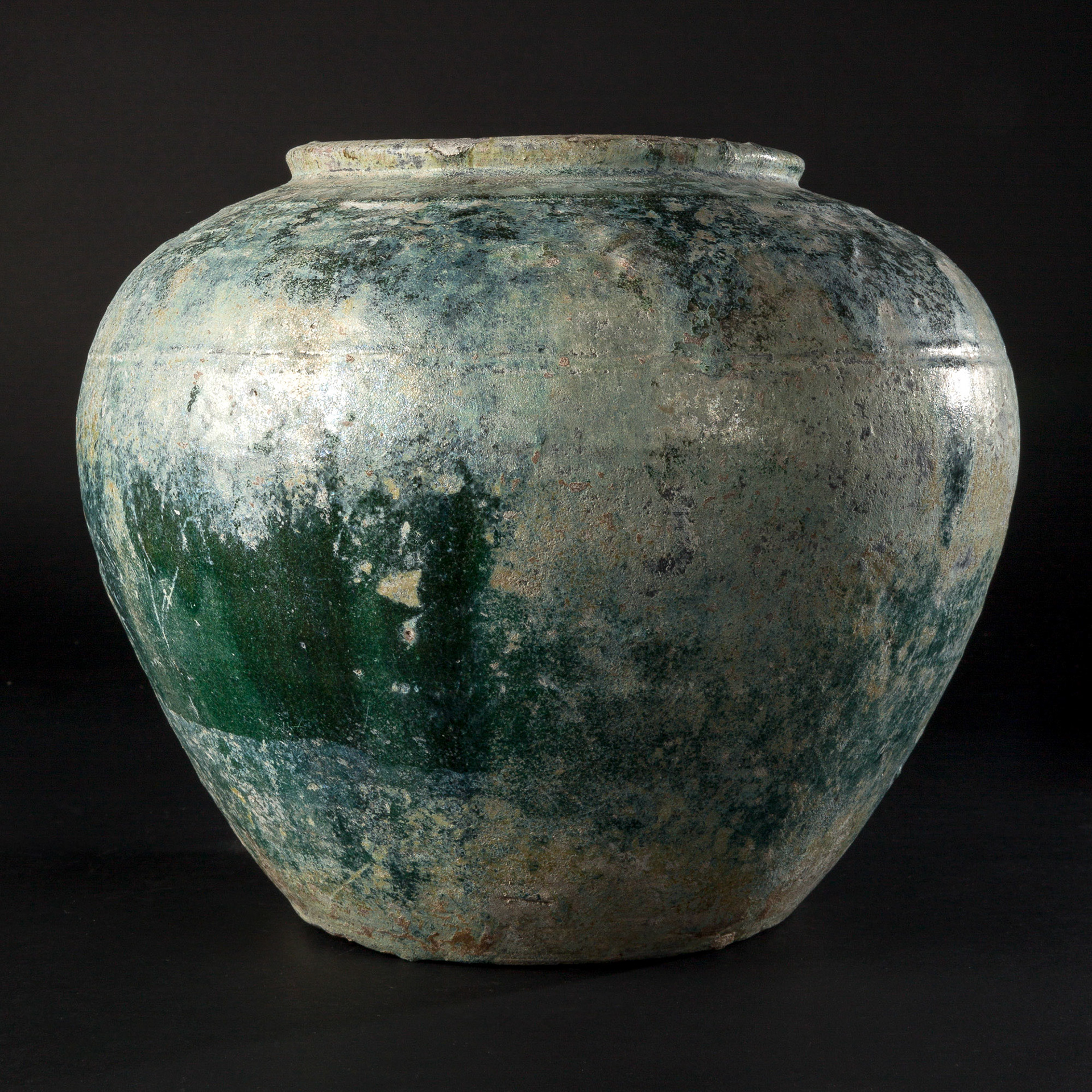 Glazed globe vase, China (Han dynasty, 206 BCE–220 BC)