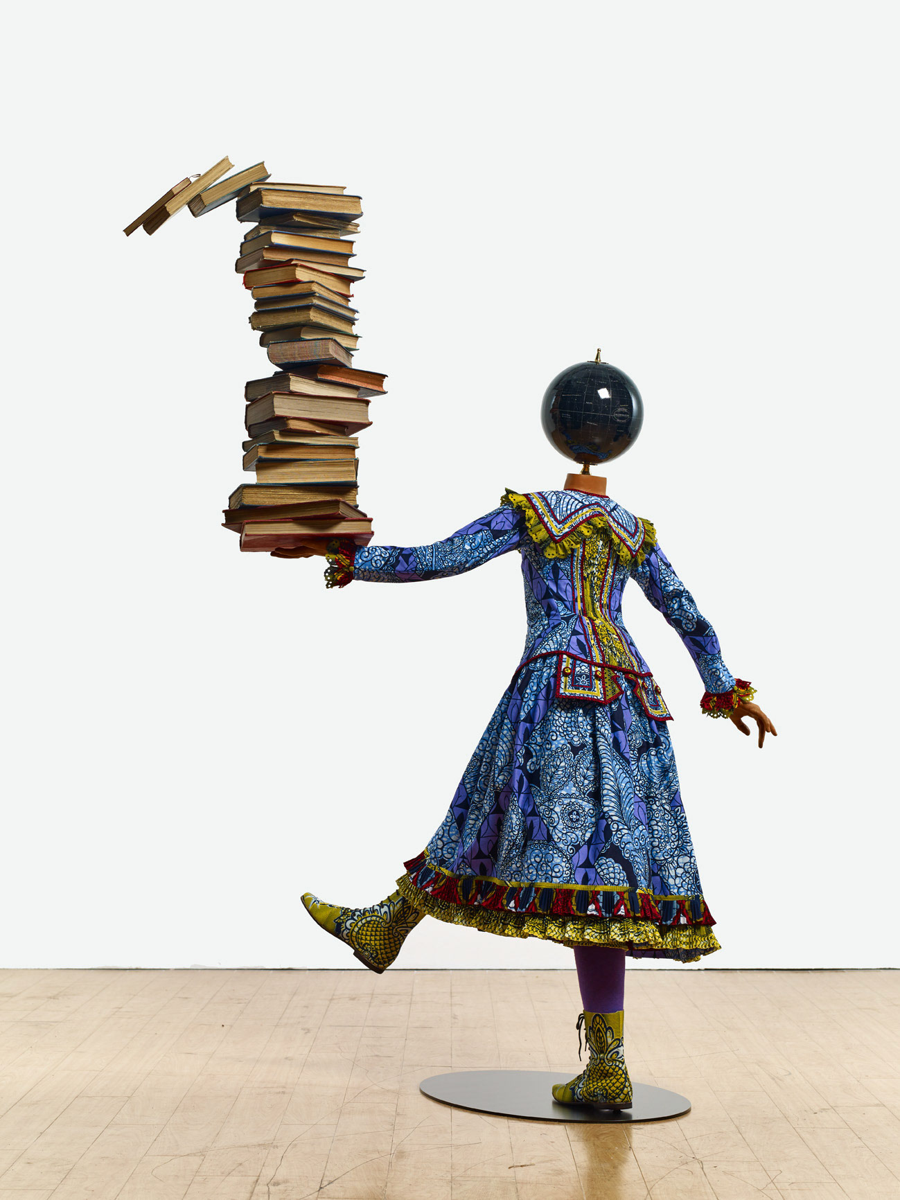 Yinka Shonibare, Girl Balancing Knowledge (2015)