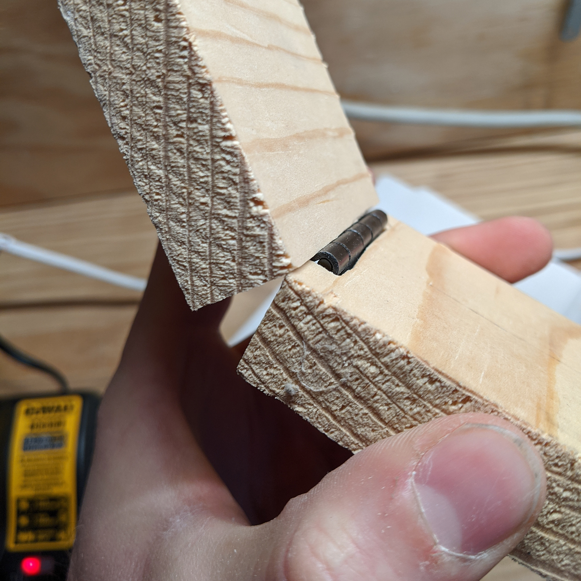 Prototype test of the hinge position.