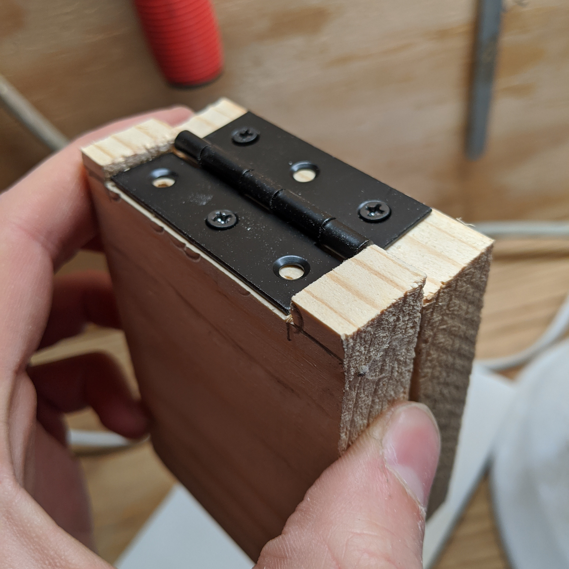 Prototype test of the hinge position.