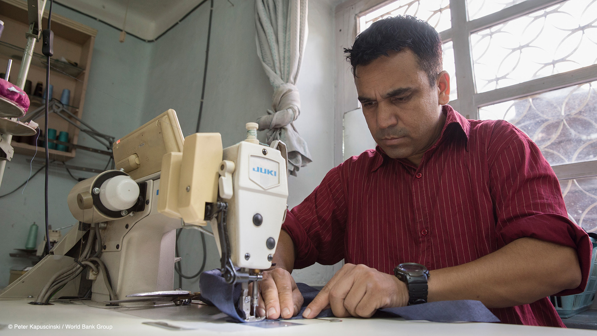 A tailor sews at Swoniga Designs in Kathmandu, Nepal. The new Nepal Trade Information Portal helps businesses export their goods by providing information on permits, laws, and taxes in one convenient location online. Photo: Peter Kapuscinski / World Bank