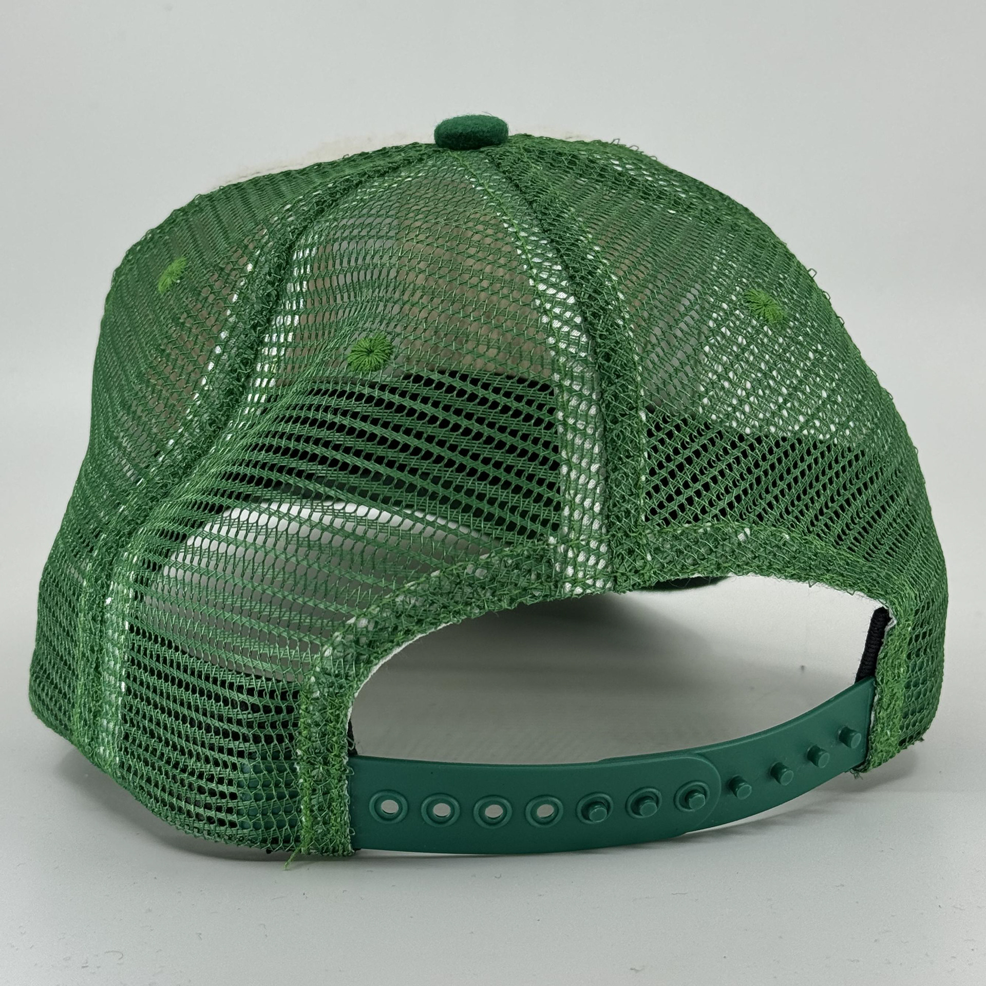 Kelly mesh back with snapback closure
