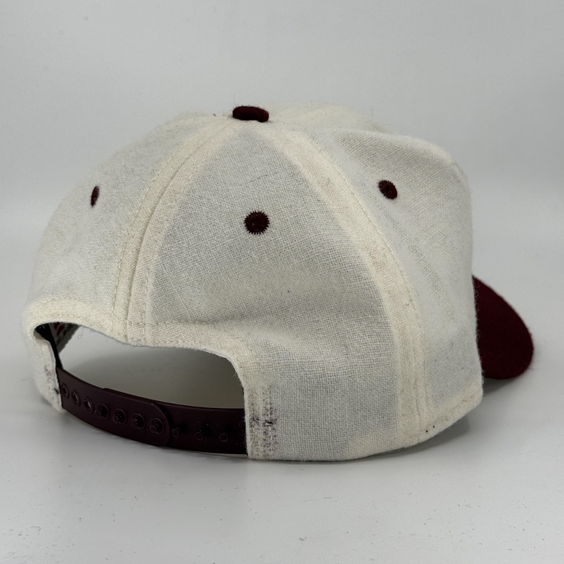 Two-tone 6-panel with contrast eyelets and snapback closure
