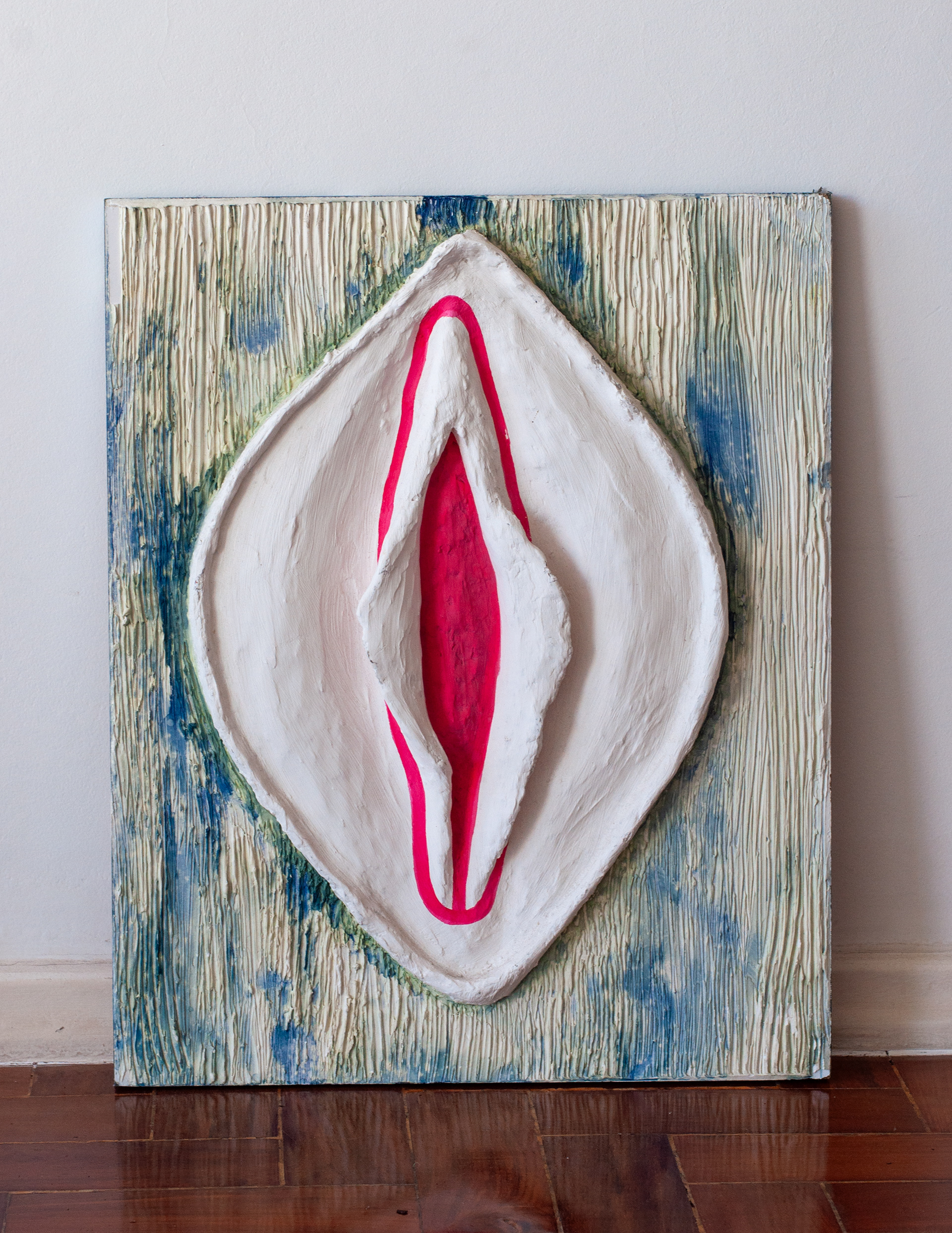 Escultura em madeira, papel machê, gesso e aquarela.