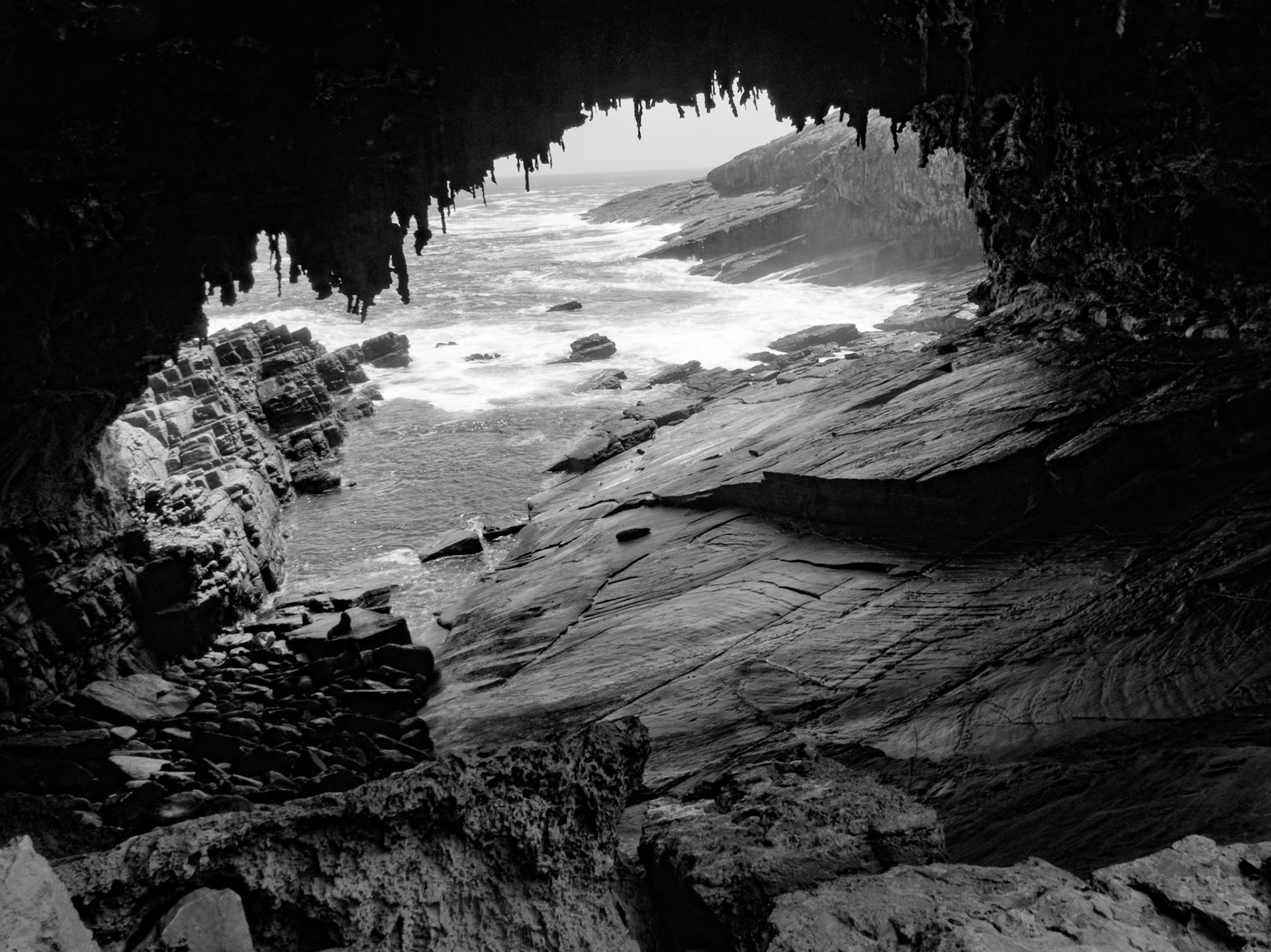 Grotte en bord de mer , australie