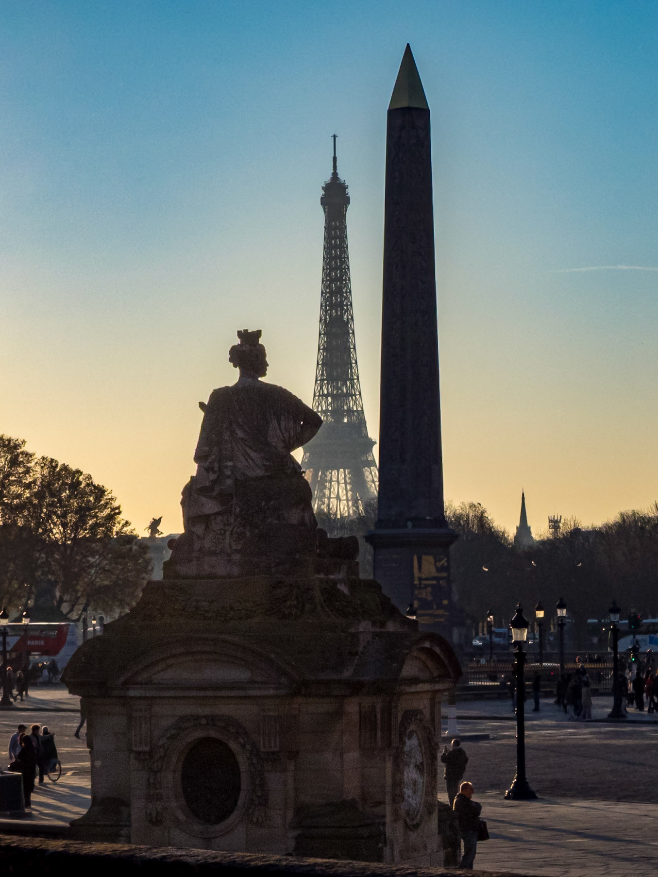place de la concorde en soirée