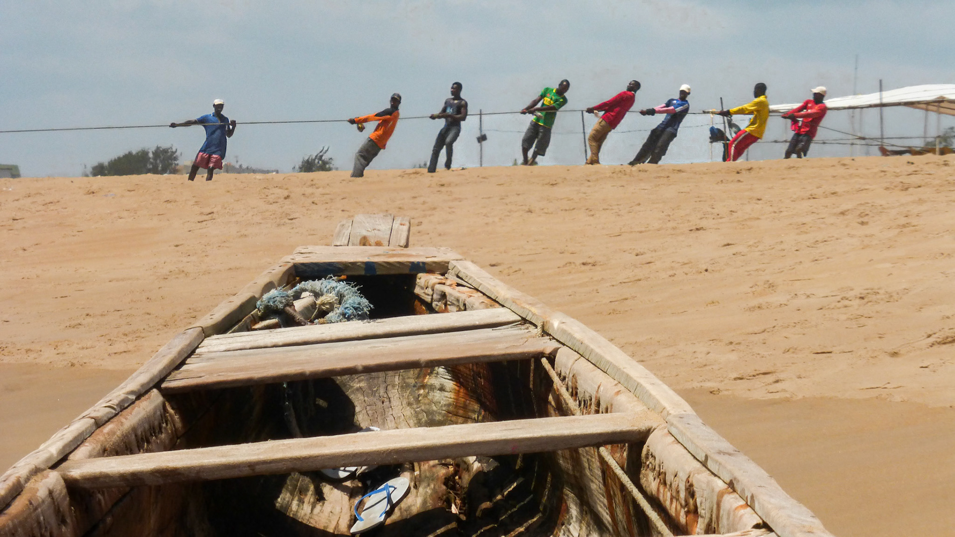 Peche à pied, remontée du filet, togo, lomé