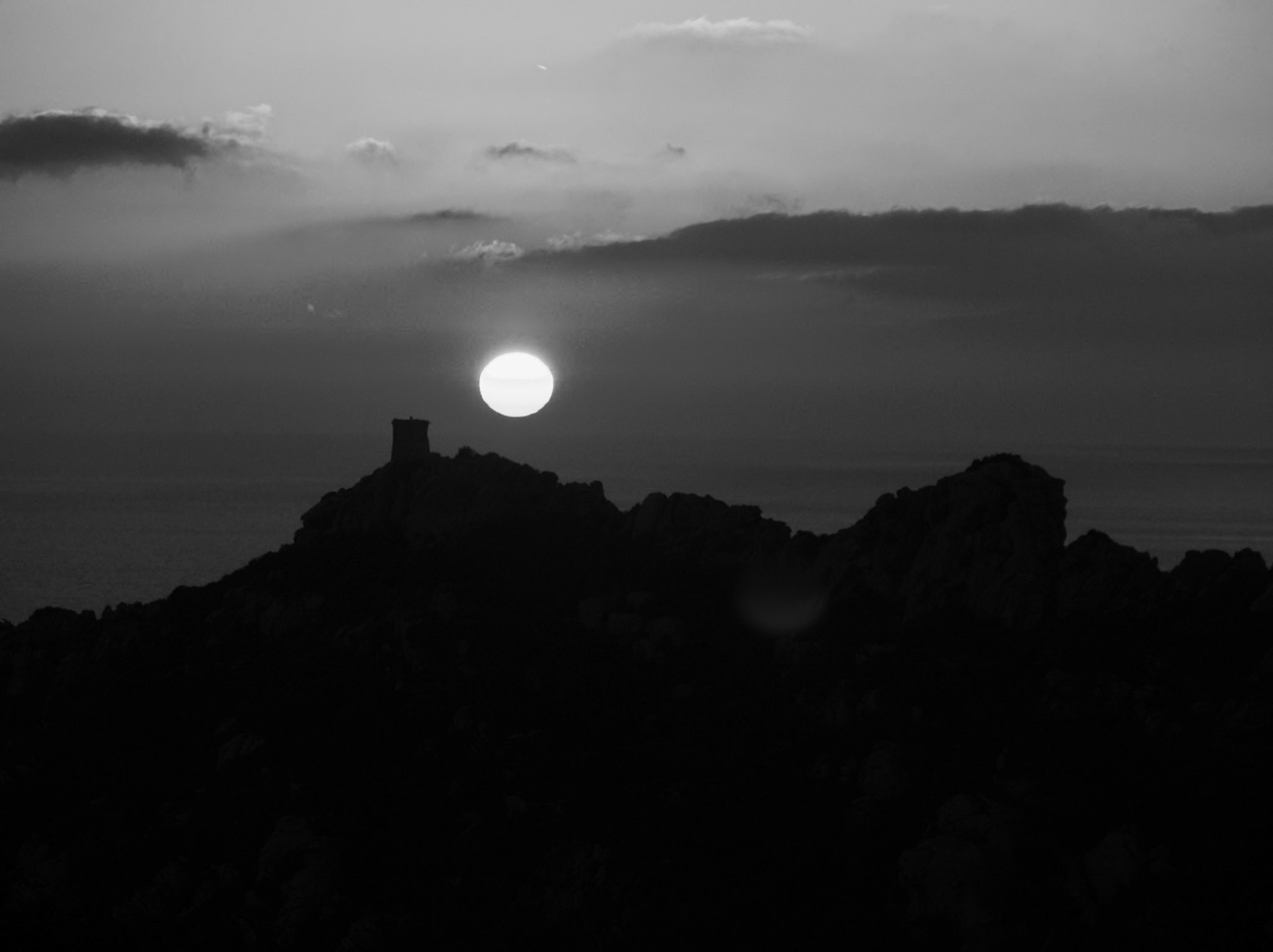 Coucher de soleil sur une vigie en corse