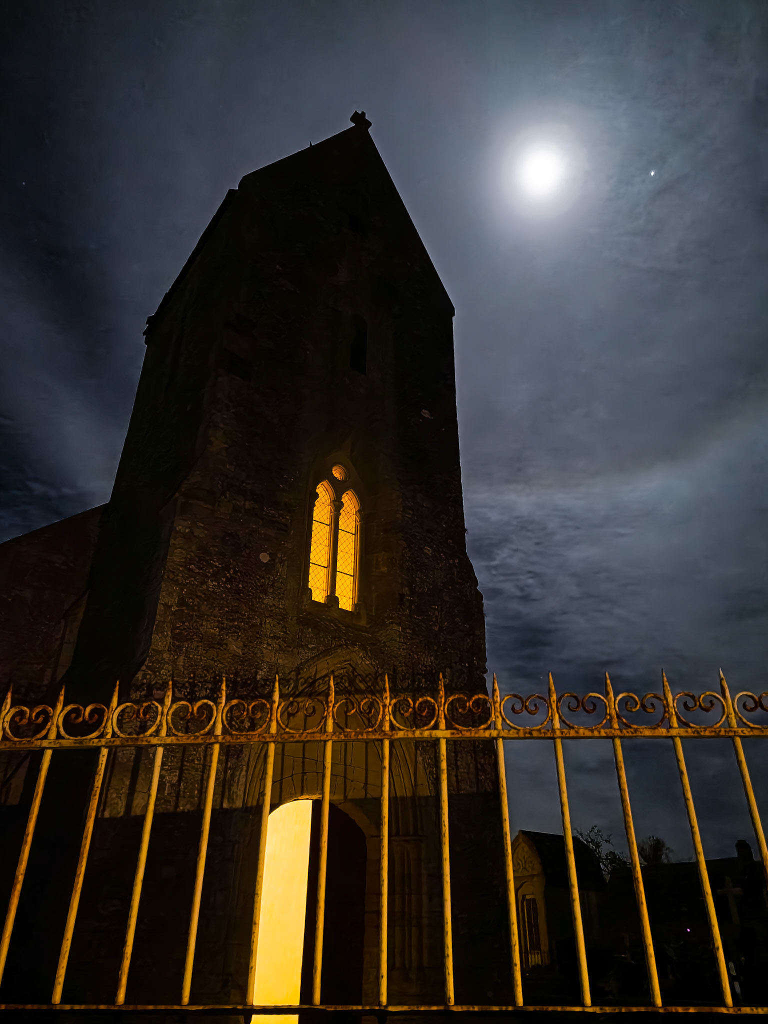 Eglise saint laurent sur mer de nuit