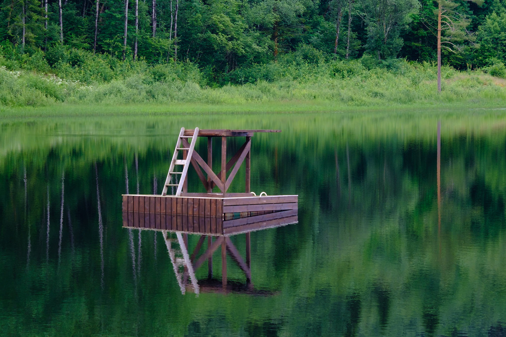 Ponton sur un lac de norvege