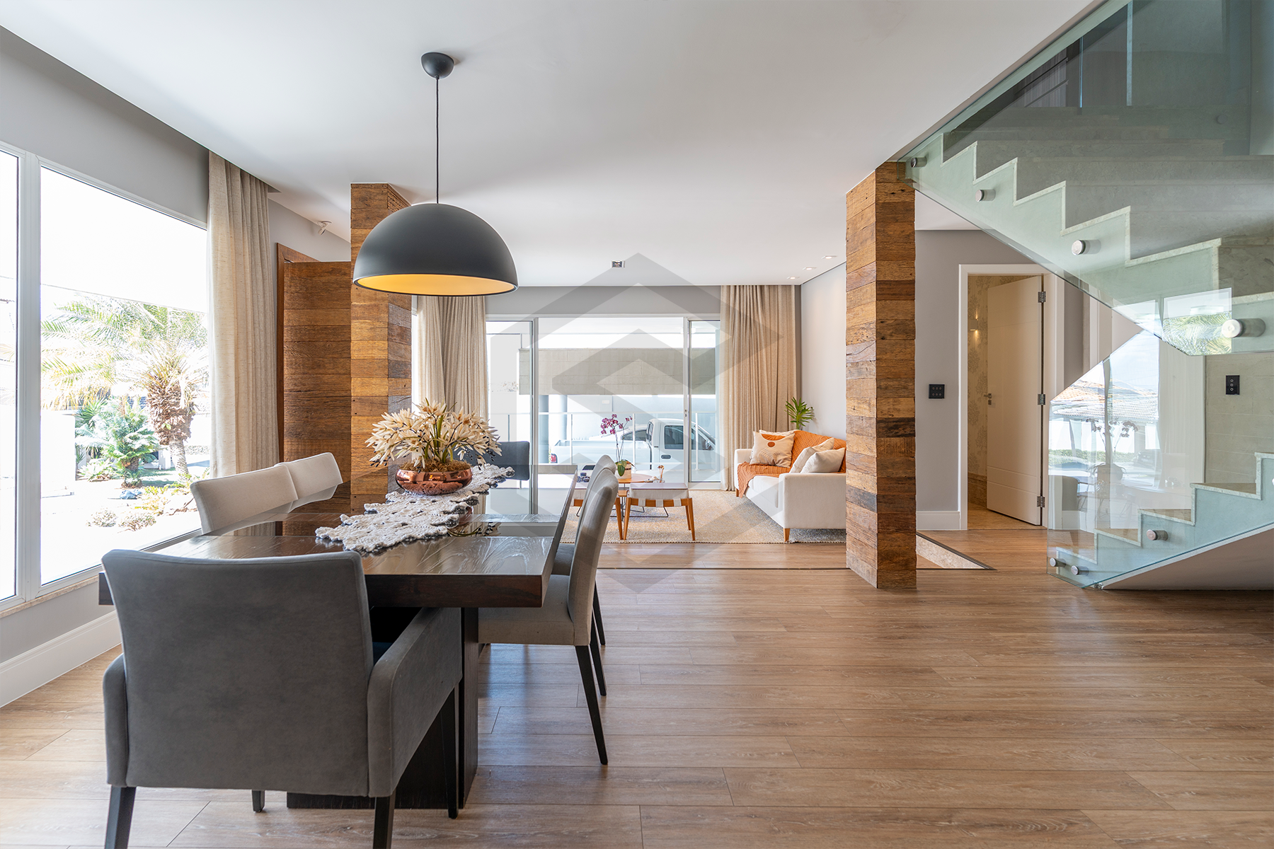 fotógrafo imobiliário sala de jantar com luz natural