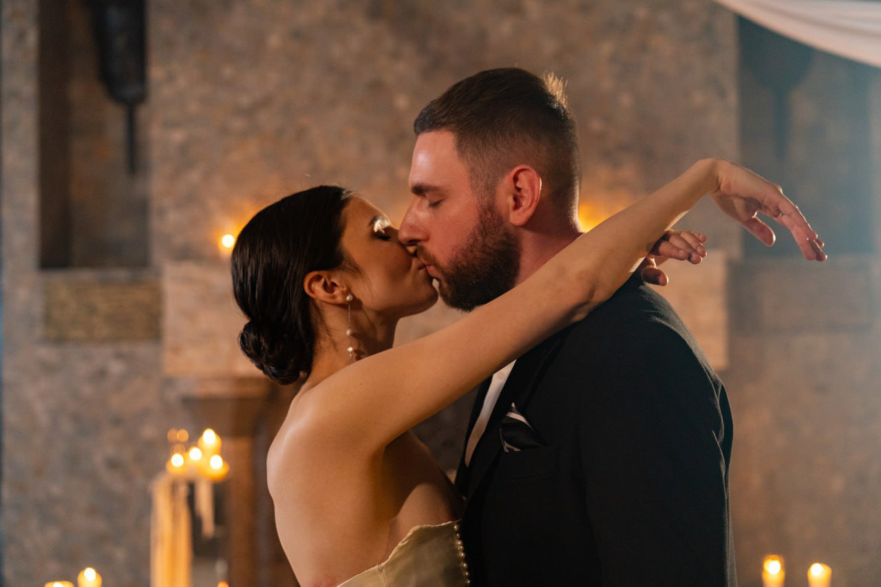 Wedding kiss Wroclaw