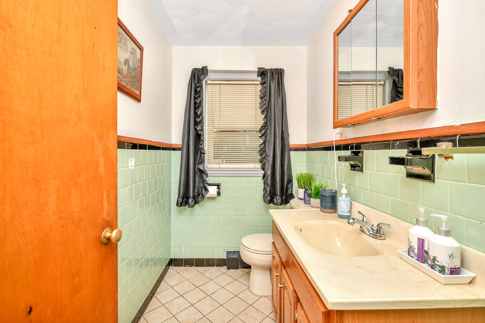 $459,900 BOSTON TRUST REALTY GROUP Contact: Edmond 617-840-0842 Located in the West side of Brockton, this home has 3 spacious bedrooms. The main living area has a comfortable layout that flows to the play room/office, dining room and the kitchen. The laundry is also on the first floor for convenience. The finished lower level has a large family room, and extra storage. The Furnace was replaced 6 years ago and roof 4 years ago. This home also contains solar panel that is transferable to the new owner. The documents are available for anyone to see the amount of savings this system offers. A nice level yard completes this great home. Showing begins.....Don’t miss out! OPEN HOUSE 10/22/2022 1pm to 2:30pm 10/23/22 NOON to 1:30pm