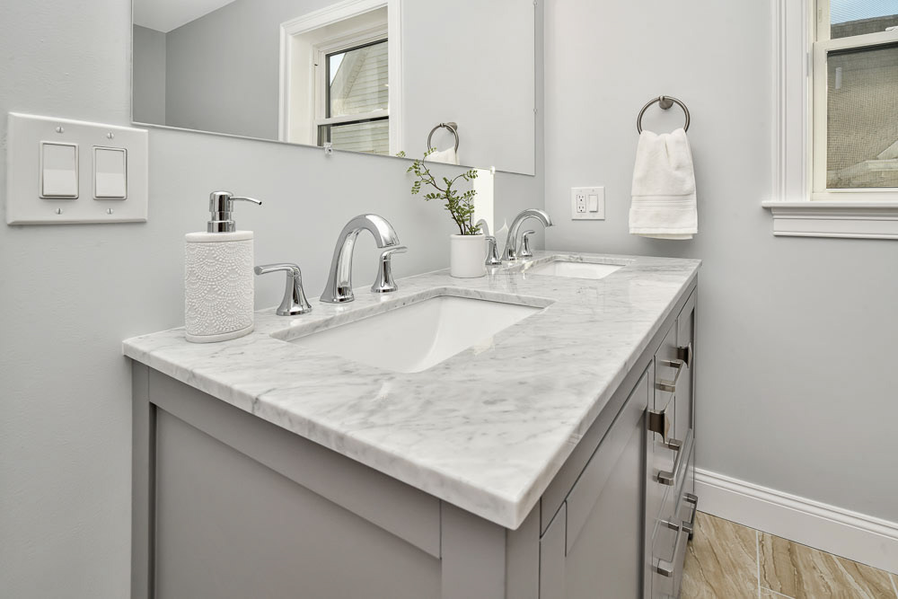 $1,290,000 Robert Nichols 617-448-5112 This Like New Construction Single Family features an open concept main level that consists of dining area, living room, ½ bath and beautifully designed kitchen that includes Stainless steel Kitchen Aid appliances. The space is perfect for entertaining. The second level features 3 bedrooms and two full bathrooms. One of the bedrooms on this level is an ensuite that could easily serve as a home office or guest bedroom. The third level is comprised of the primary suite. It includes a spacious bedroom, private enclosed balcony overlooking Hickey Park, a large walk in closet, skylights and a large bathroom. This home is finished with new lighting, fixture, hardwood flooring throughout and a large basement that can easily be finished and provides direct access to the large rear yard. This home was designed for optimal enjoyment and entertainment. It is conveniently located close to public transportation and is accessible to Assembly Row, Middlesex Fells Reservation, and Medford Square.