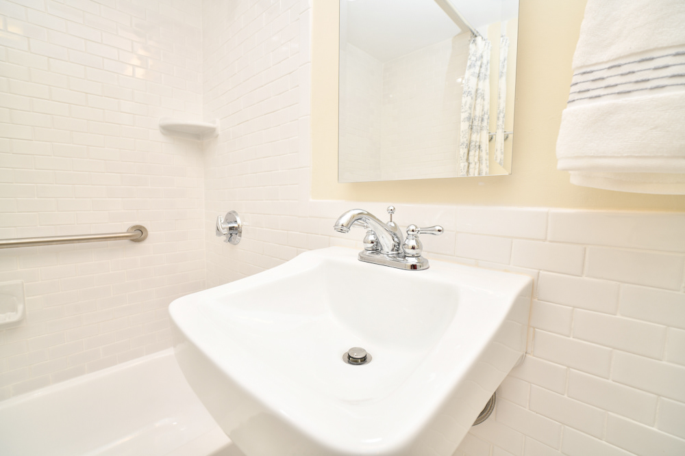 Boston Trust Realty Group Robert Nichols 617-448-5112 Rob.BTRG@gmail.com 2 Bedroom 1 bathroom 793 sqft Welcome to Dorchester! This condo is located in the heart of Dorchester's Neponset Neighborhood. It's in a prime location and features 2 bedrooms, 1 bathroom and a newly installed bathroom that includes subway tile and new plumbing fixtures. Conveniently located within walking distance to one of Dorchester's hottest restaurants, Dorset Hall, The Mud House coffee shop and the newly redesigned Garvey Park, it's easy to see why so many love living in Neponset! It's also just .9 miles from the Ashmont red line T Station. Don't miss out on an opportunity to make this spectacular unit your next home.