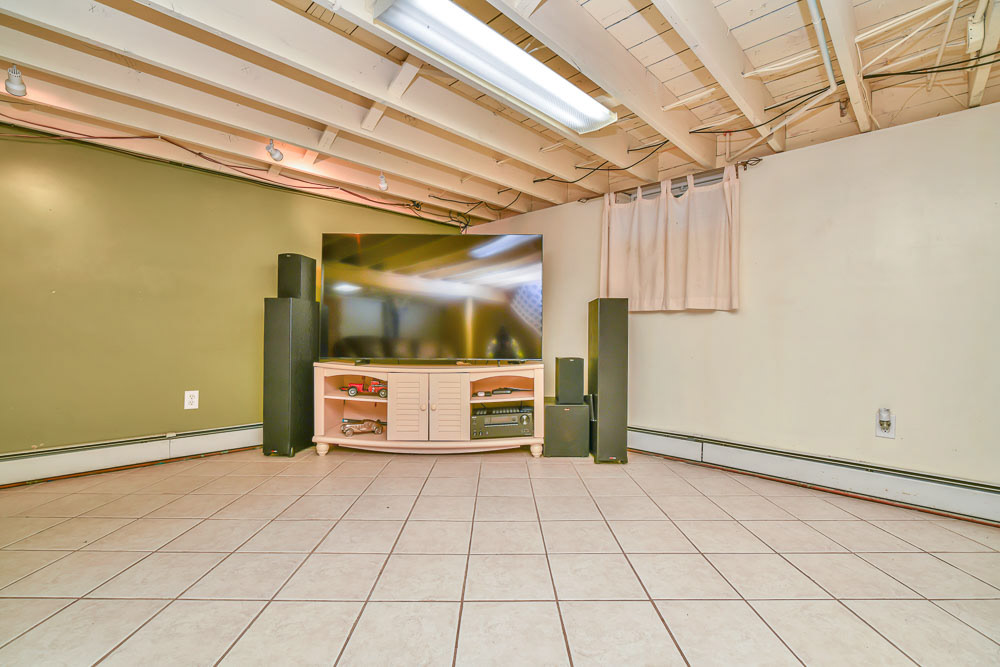 $459,900 BOSTON TRUST REALTY GROUP Contact: Edmond 617-840-0842 Located in the West side of Brockton, this home has 3 spacious bedrooms. The main living area has a comfortable layout that flows to the play room/office, dining room and the kitchen. The laundry is also on the first floor for convenience. The finished lower level has a large family room, and extra storage. The Furnace was replaced 6 years ago and roof 4 years ago. This home also contains solar panel that is transferable to the new owner. The documents are available for anyone to see the amount of savings this system offers. A nice level yard completes this great home. Showing begins.....Don’t miss out! OPEN HOUSE 10/22/2022 1pm to 2:30pm 10/23/22 NOON to 1:30pm
