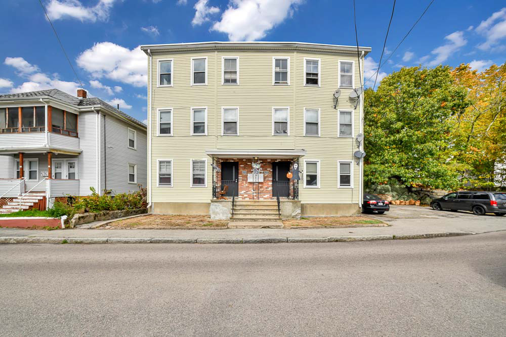 $2,500 a month with one month deposit Contact : Mayra Figueroa Phone. 617-302-7183 Email: mayra@jjcompanies.com Brand New, Just Renovated 2 Bedroom Unit! Just renovated 2 bedroom unit in Quincy! This unit features gleaming hardwood floors through out, kitchen with granite counter top and brand new stainless steel appliances. Even includes a parking spot with your unit! Come see today!