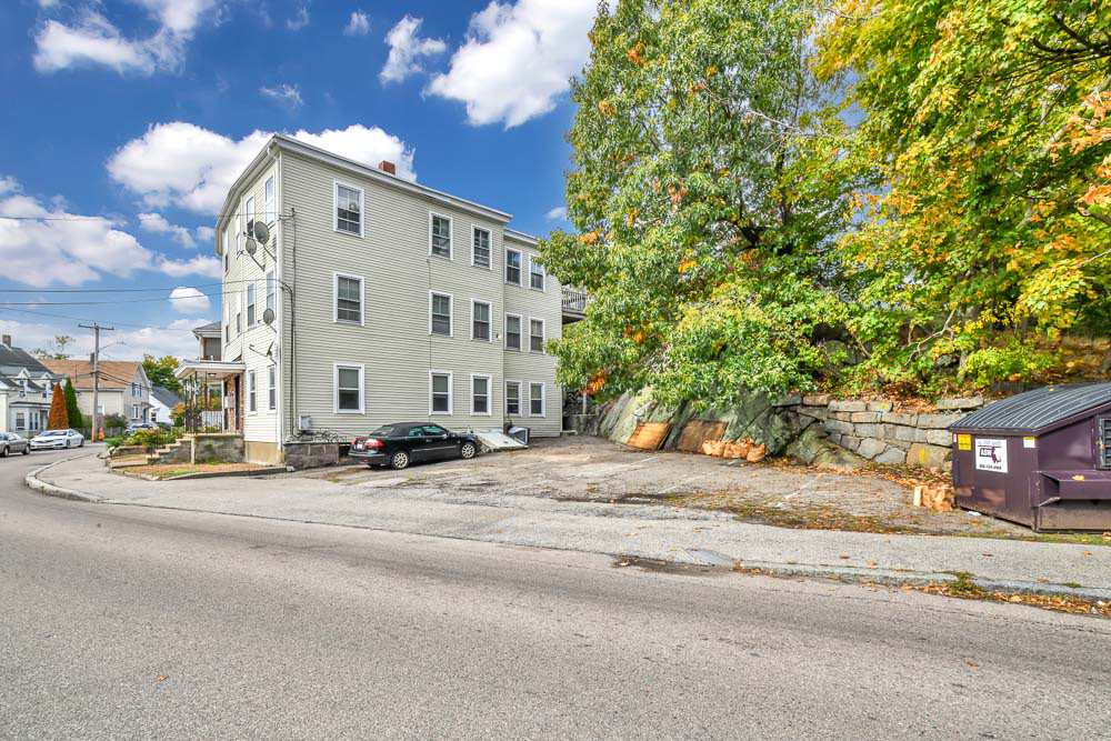 $2,500 a month with one month deposit Contact : Mayra Figueroa  Phone. 617-302-7183  Email: mayra@jjcompanies.com Brand New, Just Renovated 2 Bedroom Unit! Just renovated 2 bedroom unit in Quincy! This unit features gleaming hardwood floors through out, kitchen with granite counter top and brand new stainless steel appliances. Even includes a parking spot with your unit! Come see today!