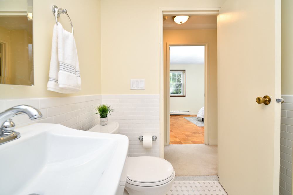 Boston Trust Realty Group Robert Nichols 617-448-5112 Rob.BTRG@gmail.com 2 Bedroom 1 bathroom 793 sqft Welcome to Dorchester! This condo is located in the heart of Dorchester's Neponset Neighborhood. It's in a prime location and features 2 bedrooms, 1 bathroom and a newly installed bathroom that includes subway tile and new plumbing fixtures. Conveniently located within walking distance to one of Dorchester's hottest restaurants, Dorset Hall, The Mud House coffee shop and the newly redesigned Garvey Park, it's easy to see why so many love living in Neponset! It's also just .9 miles from the Ashmont red line T Station. Don't miss out on an opportunity to make this spectacular unit your next home.