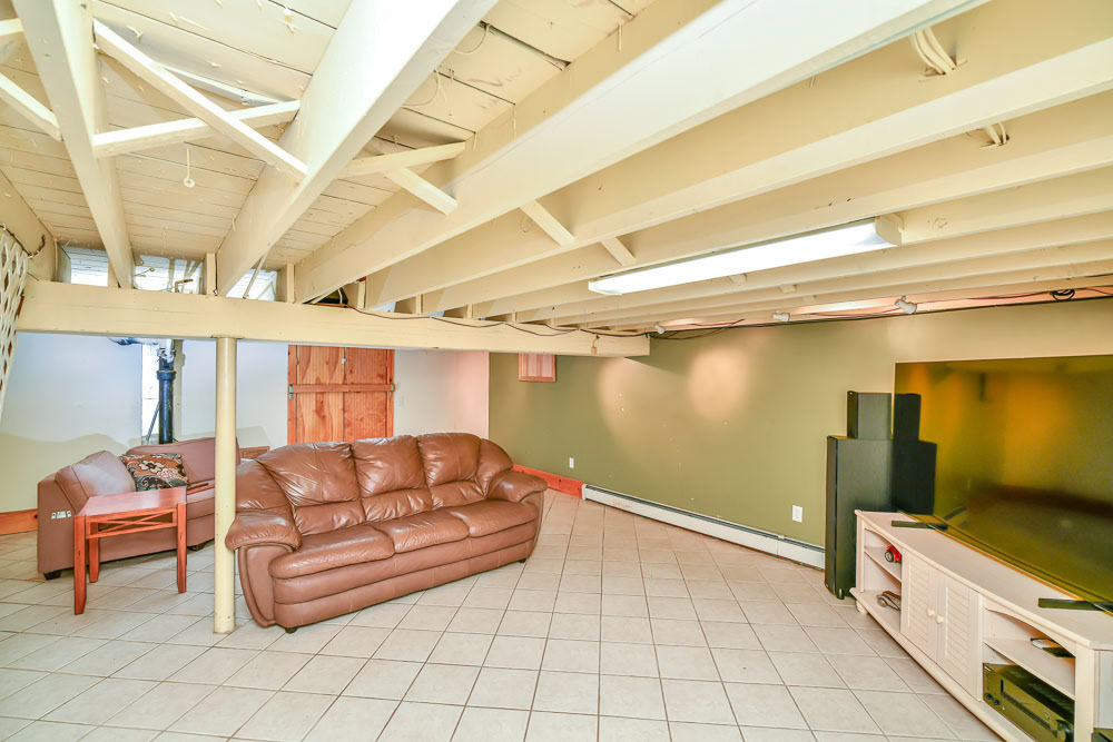 $459,900 BOSTON TRUST REALTY GROUP Contact: Edmond 617-840-0842 Located in the West side of Brockton, this home has 3 spacious bedrooms. The main living area has a comfortable layout that flows to the play room/office, dining room and the kitchen. The laundry is also on the first floor for convenience. The finished lower level has a large family room, and extra storage. The Furnace was replaced 6 years ago and roof 4 years ago. This home also contains solar panel that is transferable to the new owner. The documents are available for anyone to see the amount of savings this system offers. A nice level yard completes this great home. Showing begins.....Don’t miss out! OPEN HOUSE 10/22/2022 1pm to 2:30pm 10/23/22 NOON to 1:30pm
