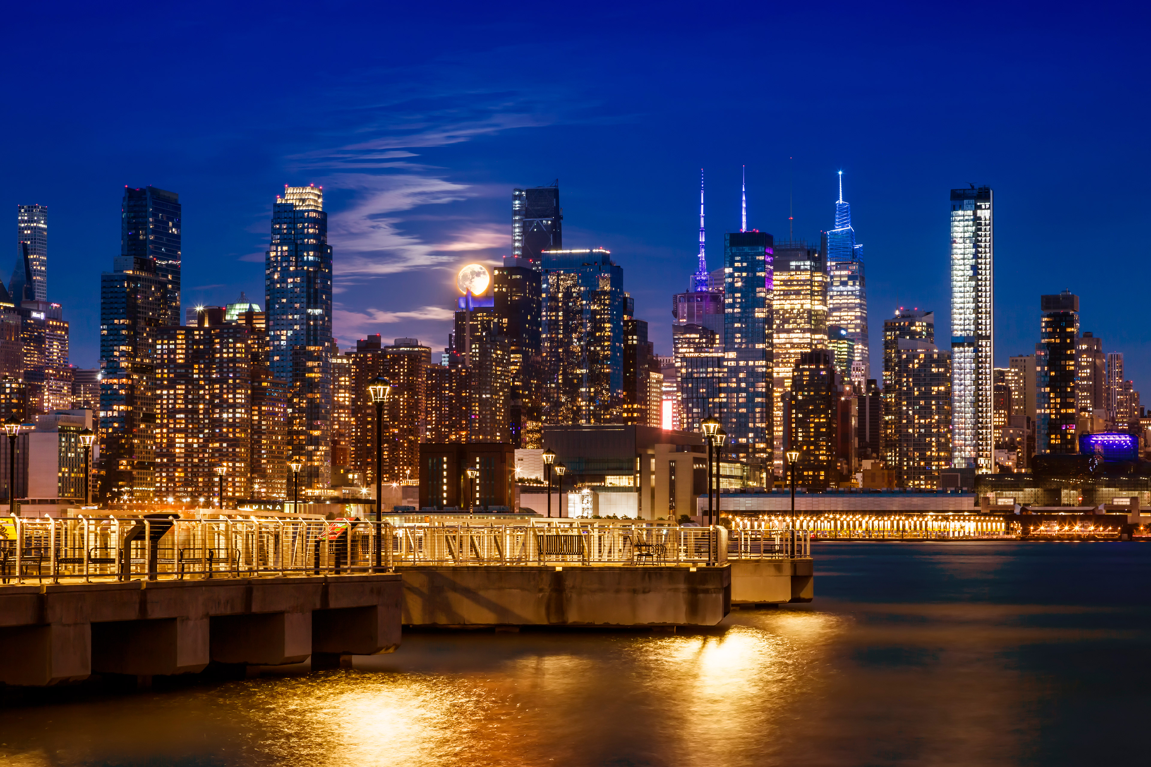 CS044_Midtown Manhattan Skyline with Harvest Moon