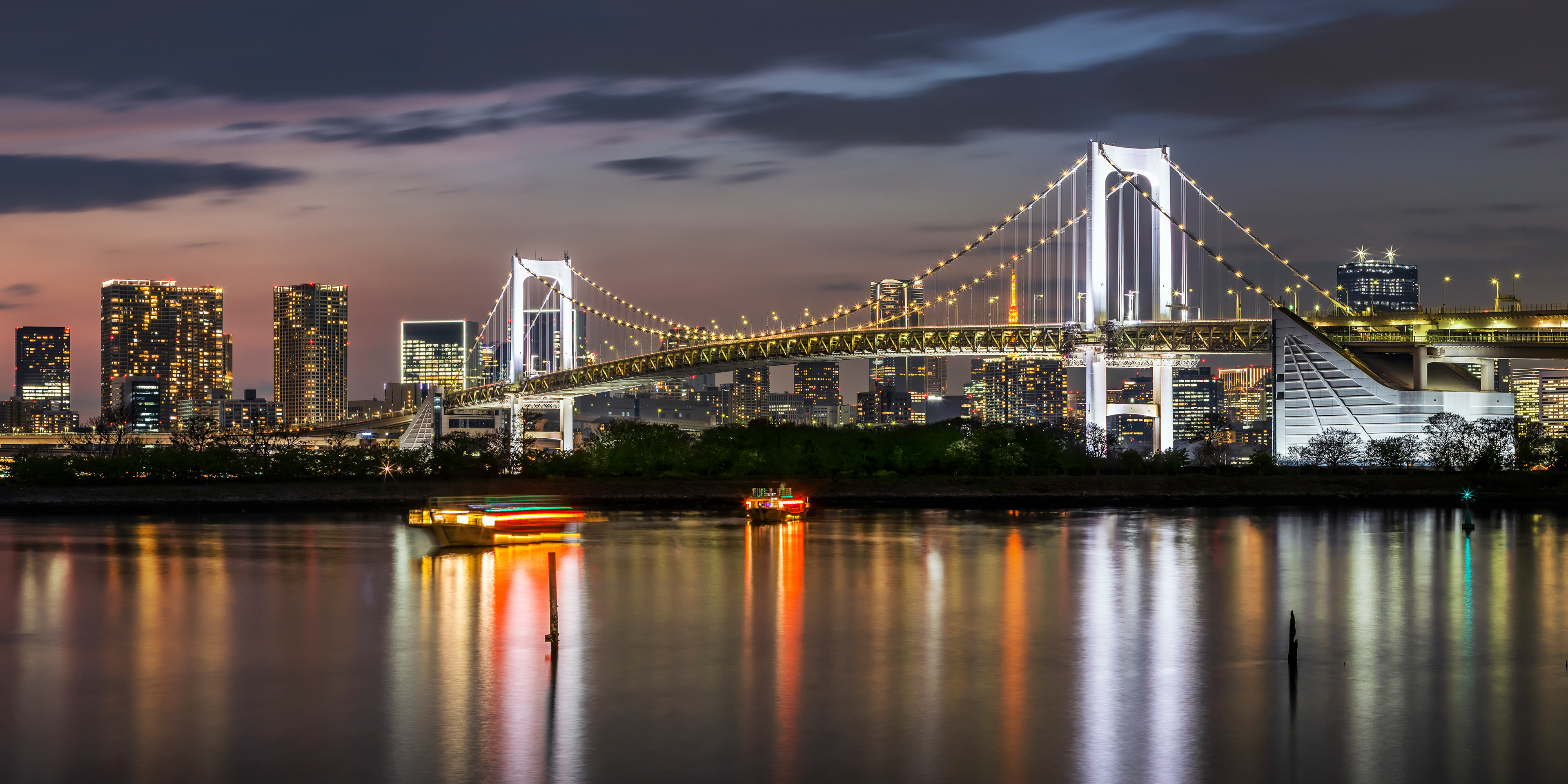CS036_Charming Rainbow Bridge and Tokyo Skyline at sunset - Panorama