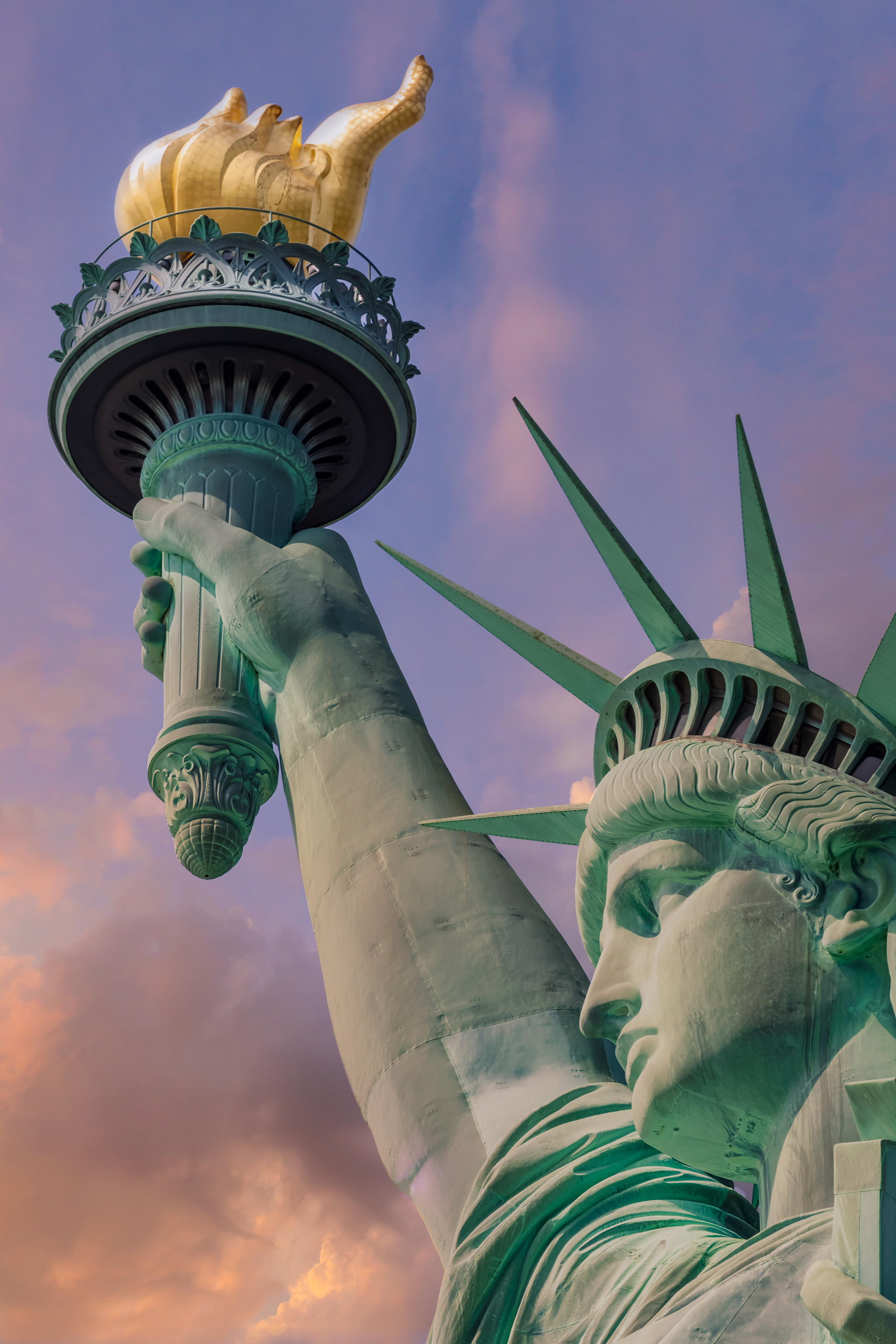 CS019_NYC Statue of Liberty at sunset