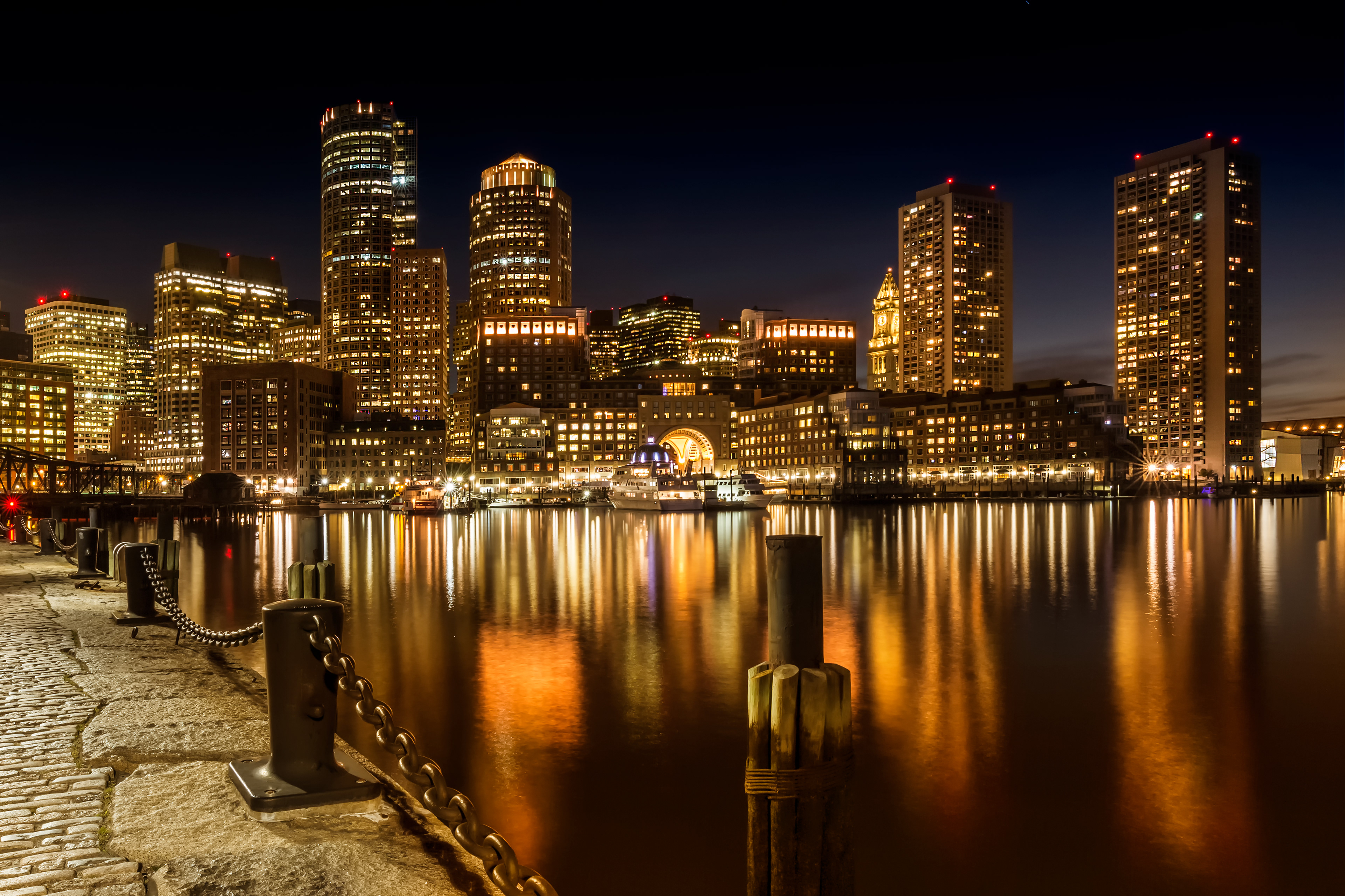 CS015_BOSTON Fan Pier Park & Skyline at night
