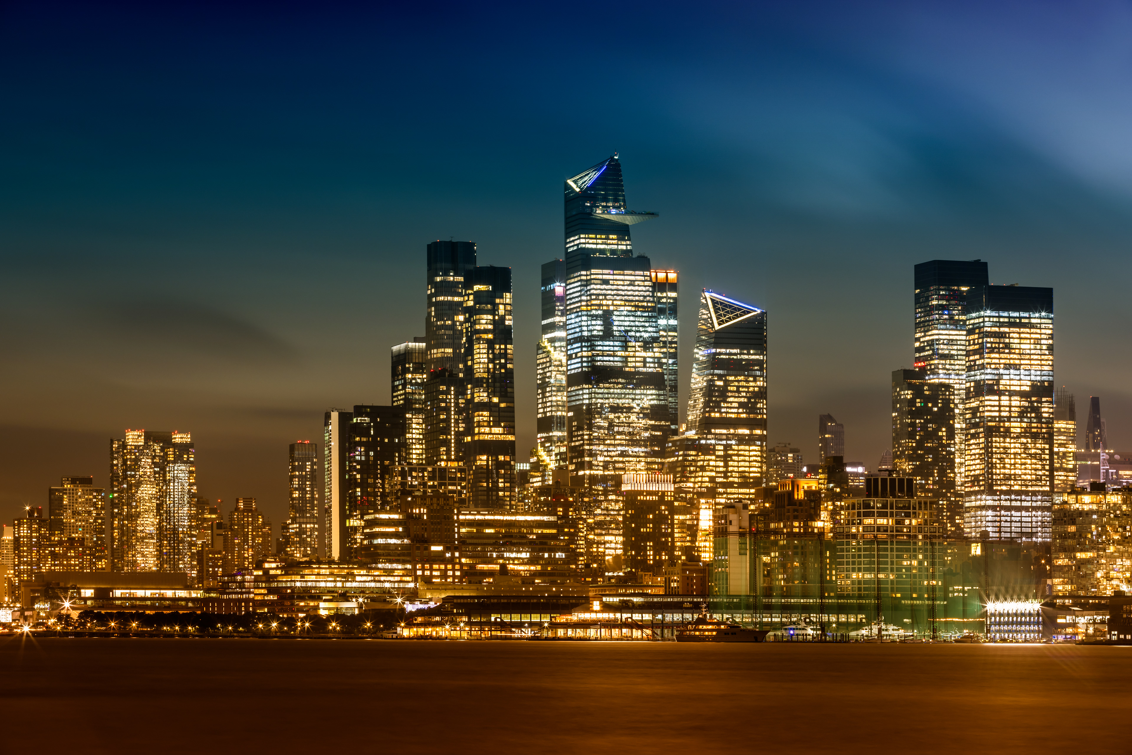 CS046_Striking NYC Skyline with Hudson Yards in the Evening