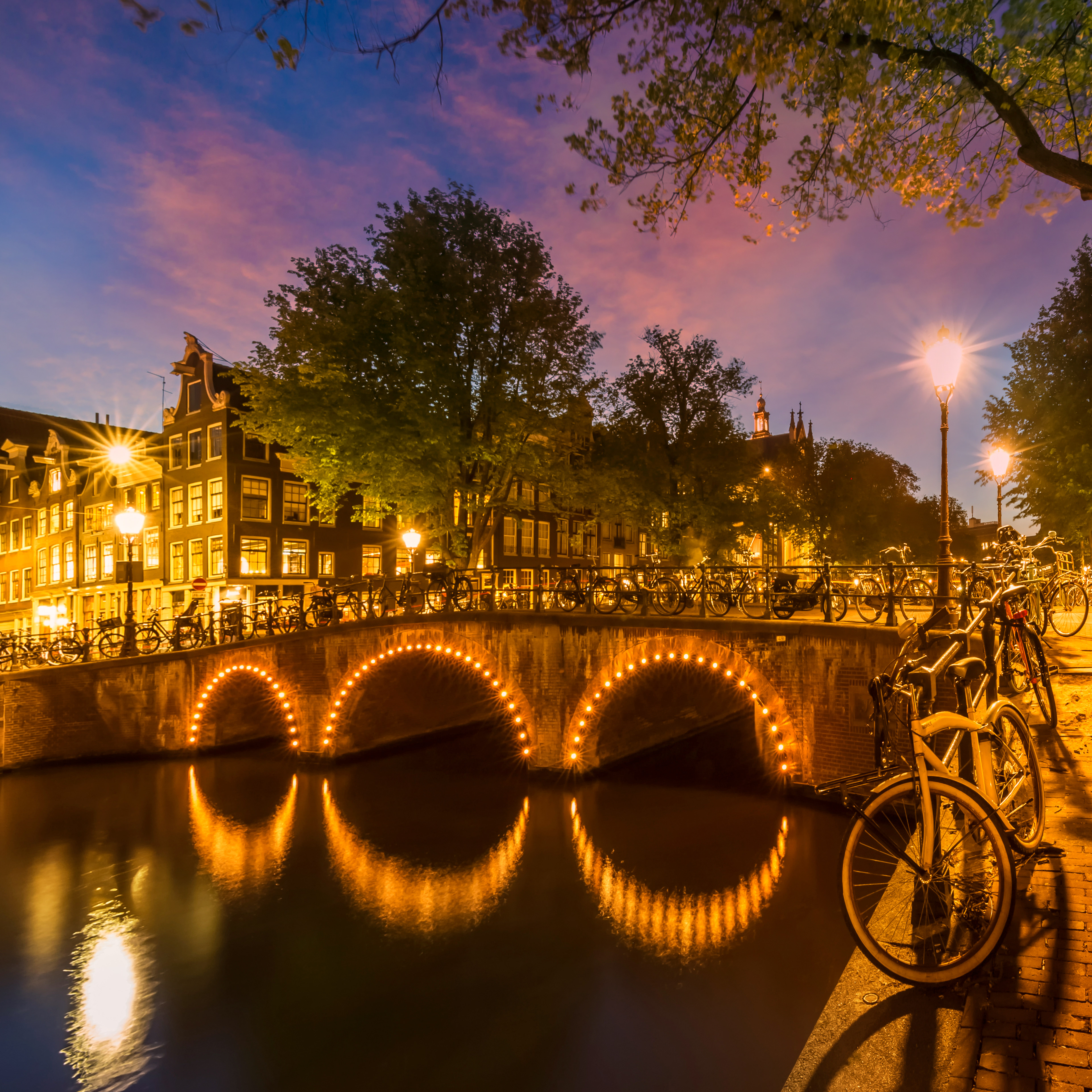 CS022_AMSTERDAM Idyllic nightscape from Keizersgracht 