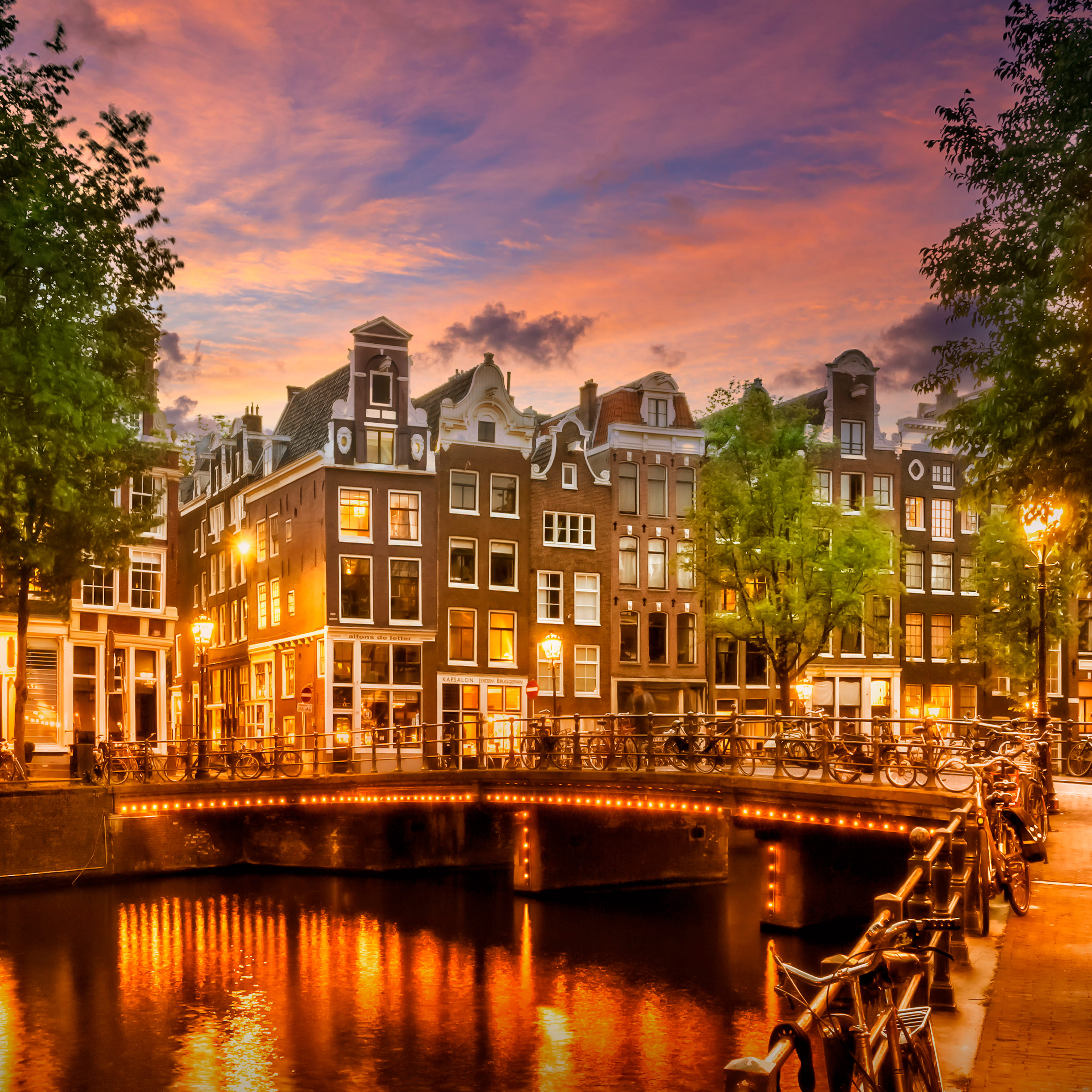 CS021_AMSTERDAM Idyllic impression from Singel