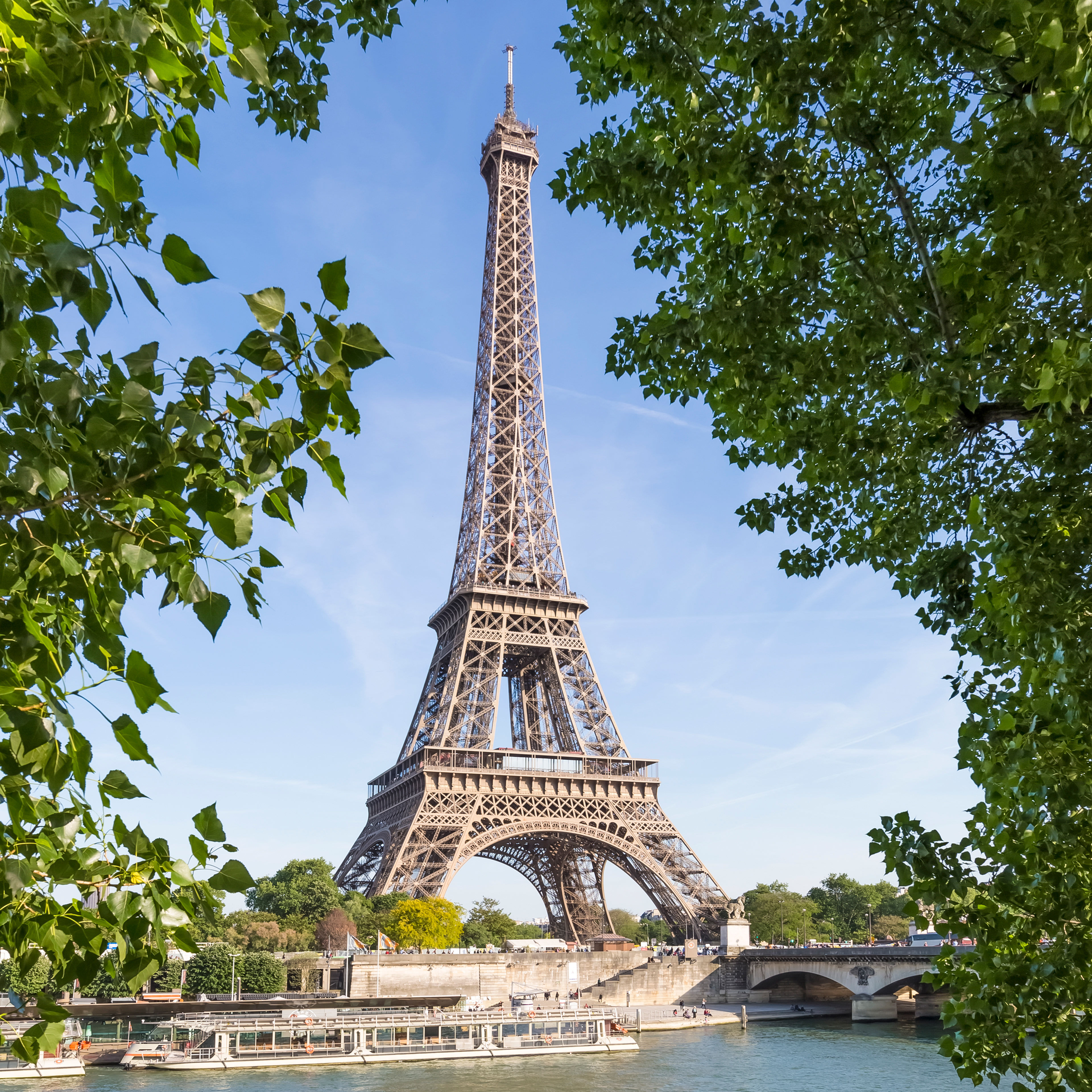 CS011_PARIS Eiffel Tower & River Seine