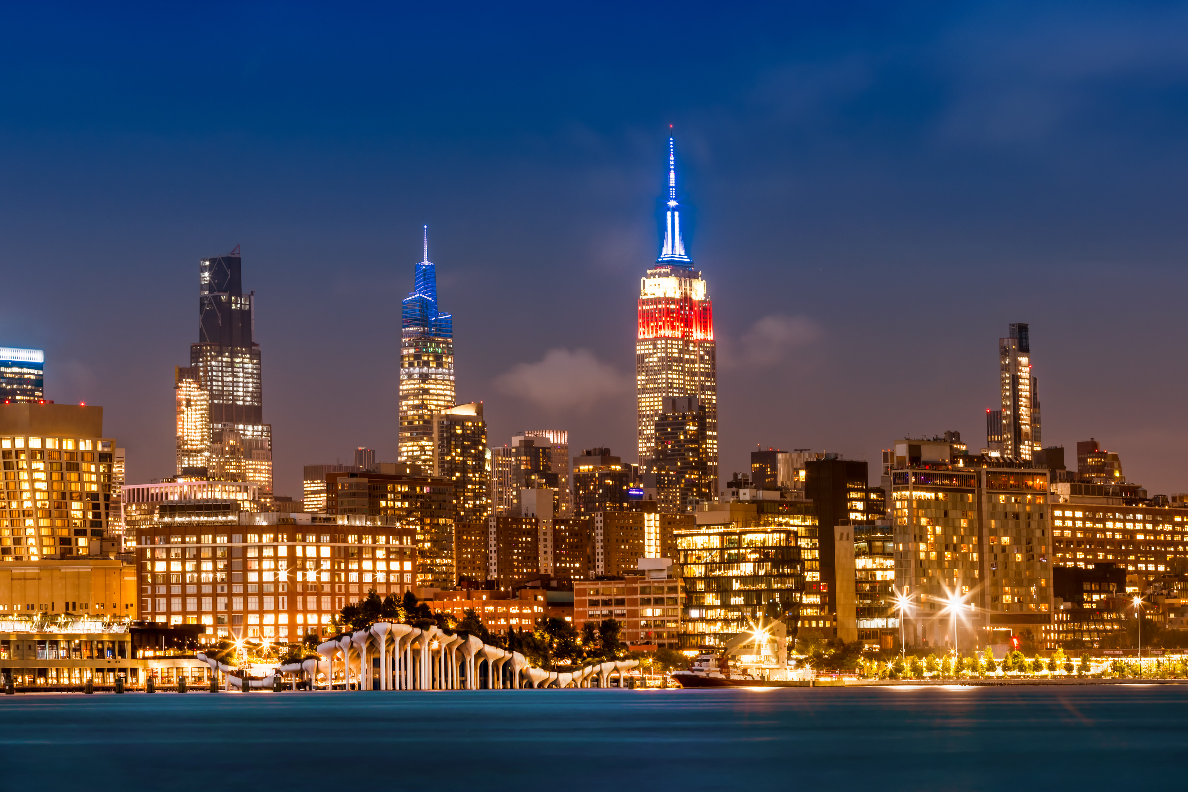 CS045_Impressive Midtown Manhattan Skyline with Little Island 