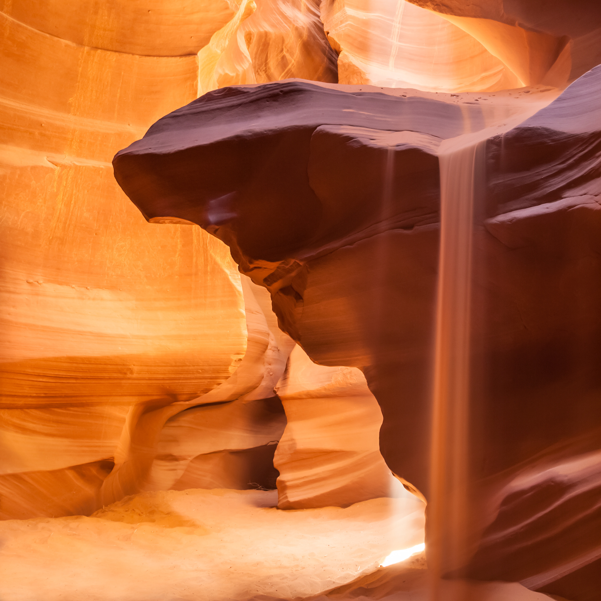 LS004_ANTELOPE CANYON Pouring Sand