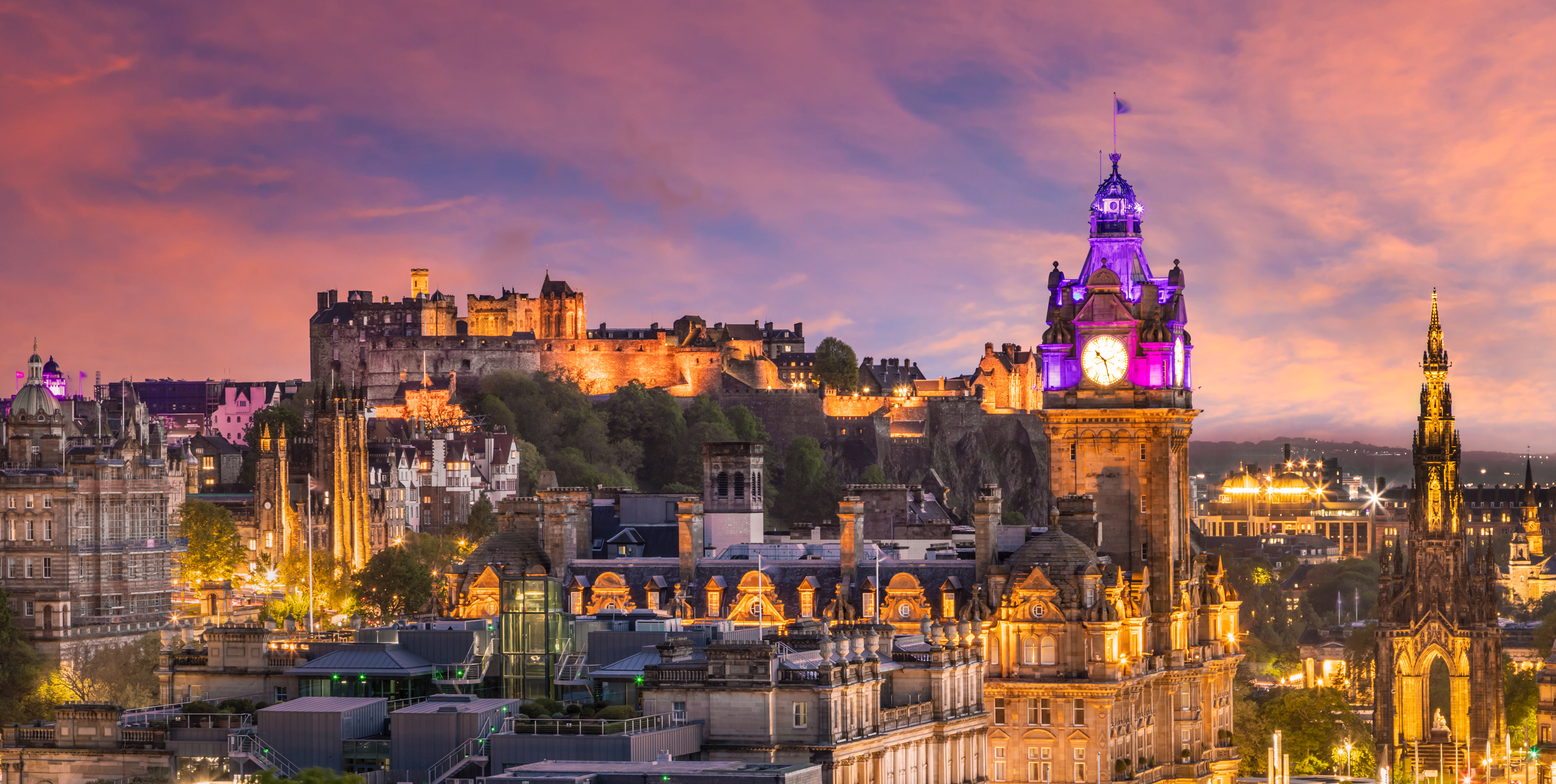CS032_Fantastic sunset in Edinburgh - panorama