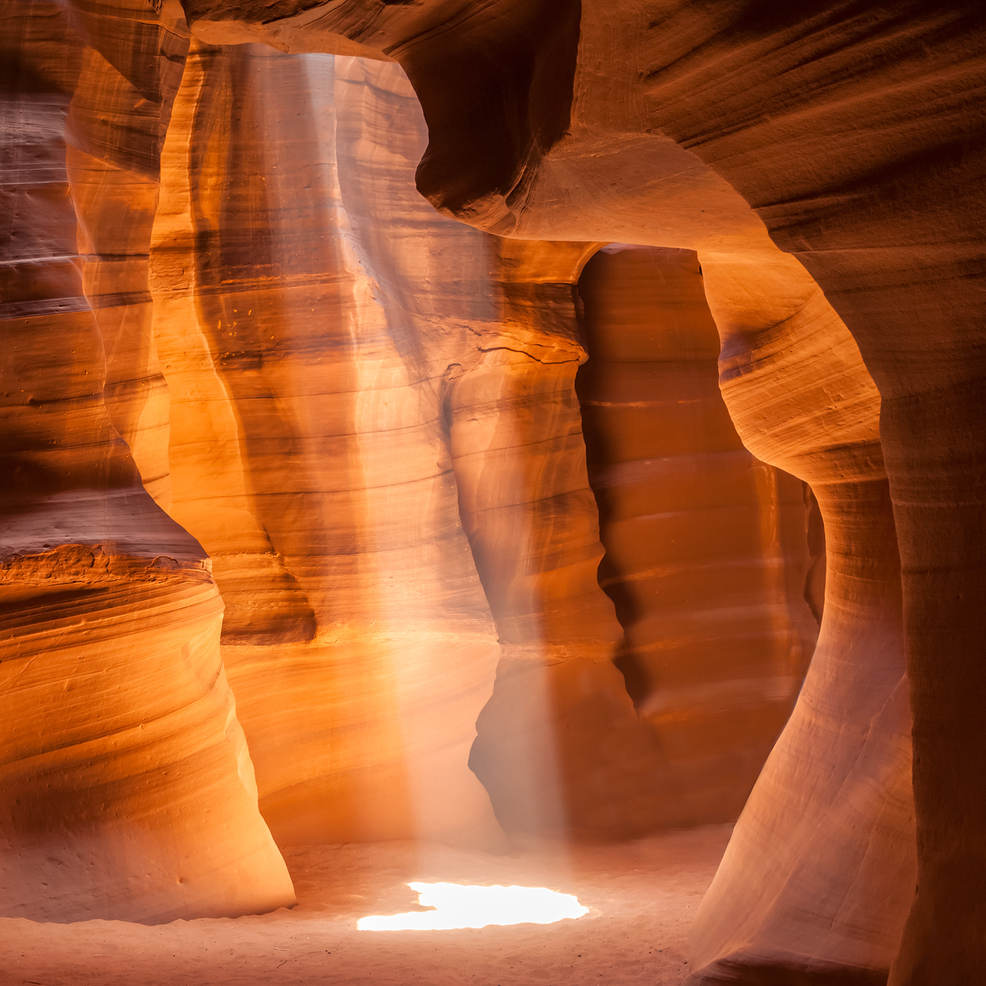 LS002_ANTELOPE CANYON Gorgeous Lightbeam