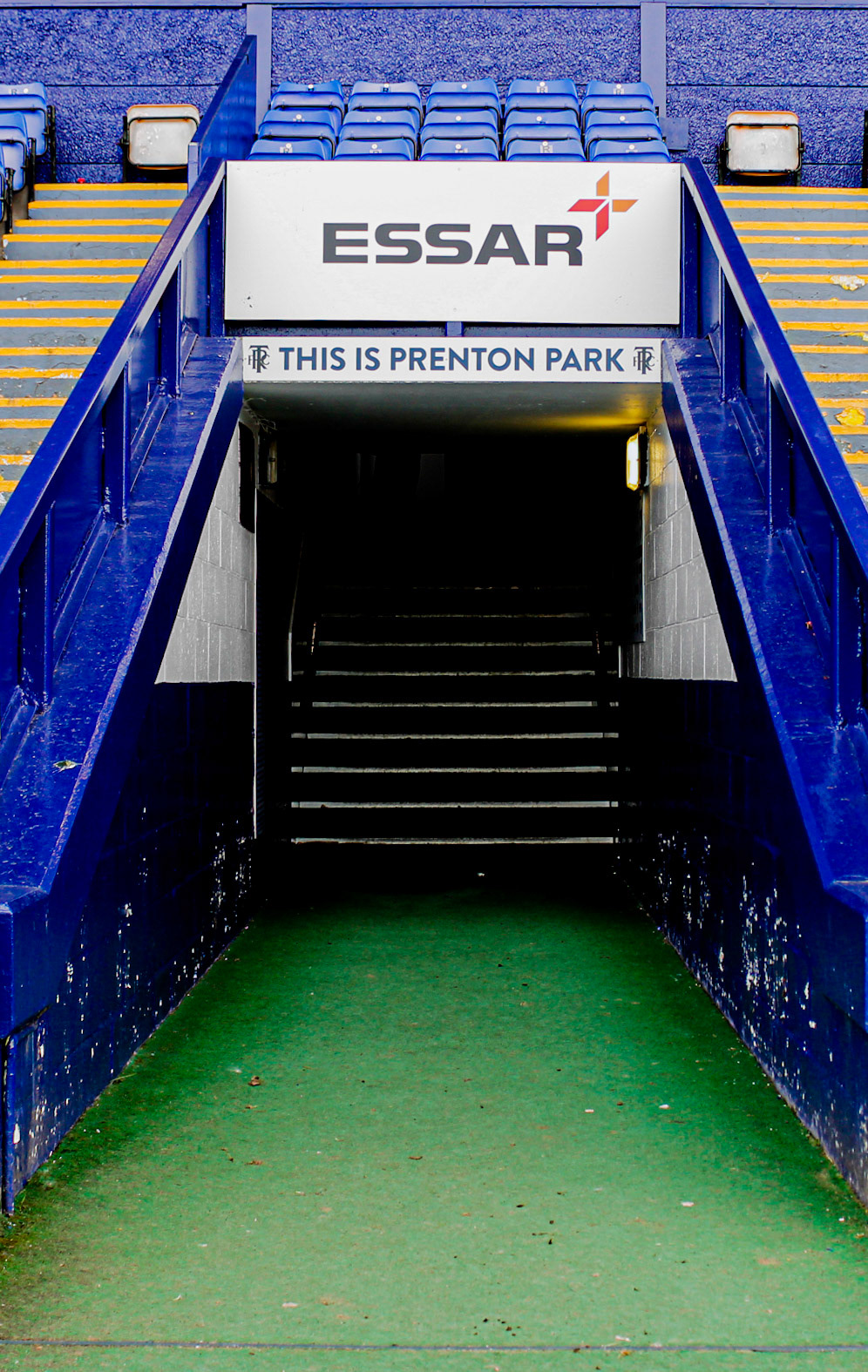 Tunel to the pitch
