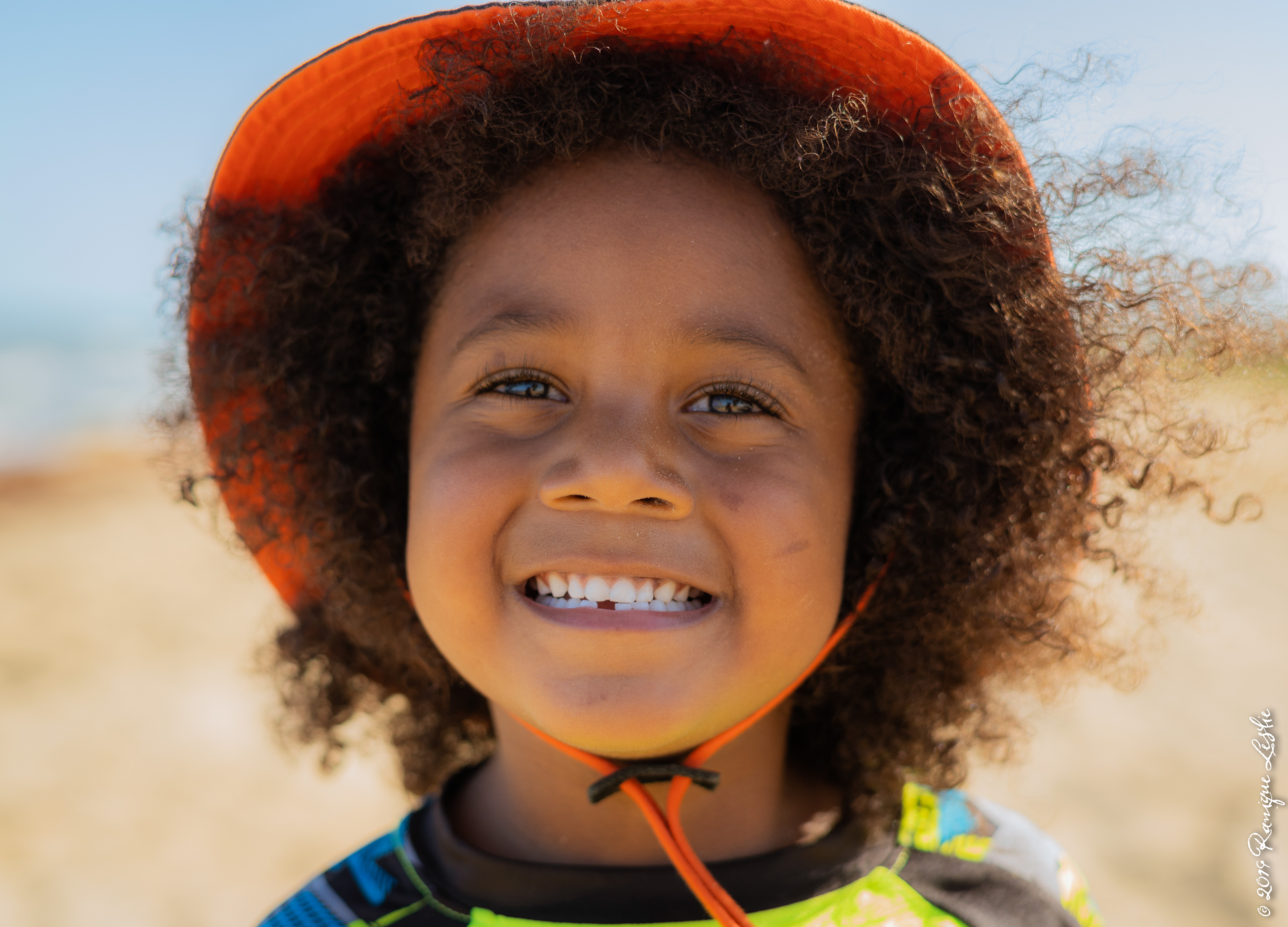 Kid smiling at beach (Close-up)