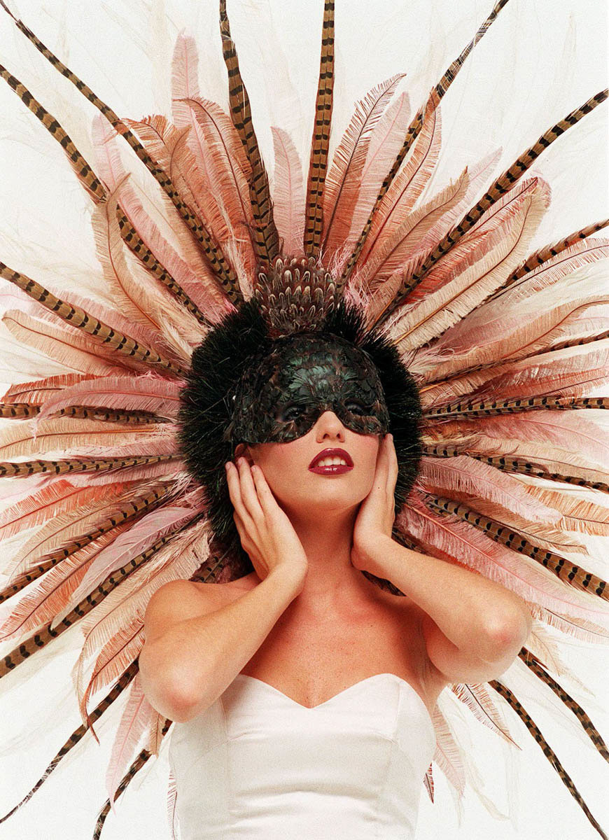 10/26/98; TRAJES DE GALA