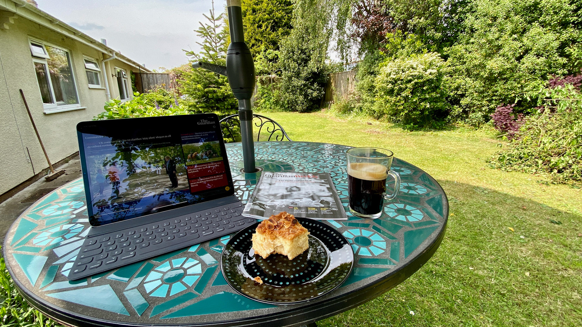 Day 48: coffee, apple cake & catching up with news.