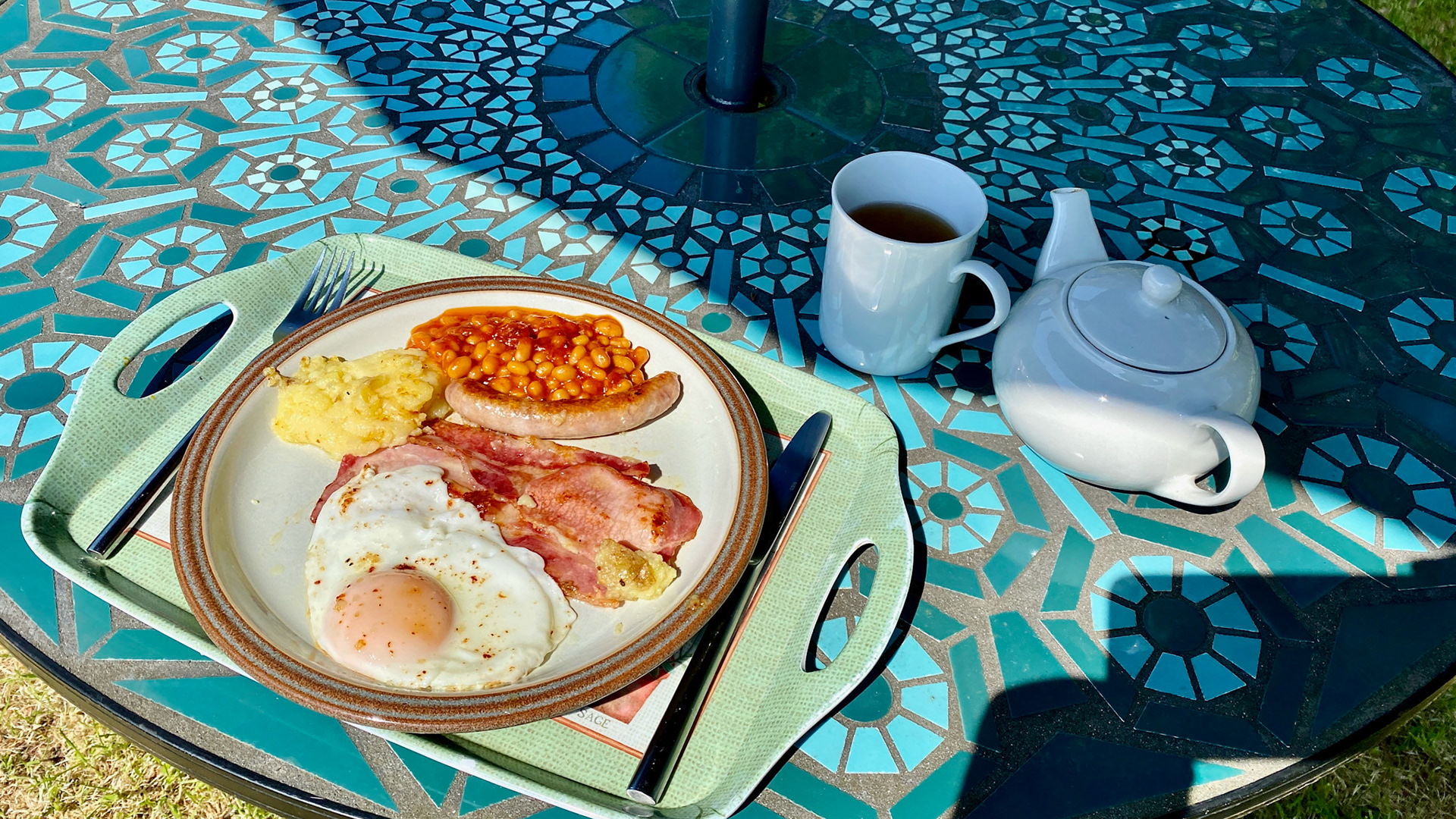 Day 19: a light breakfast alfresco