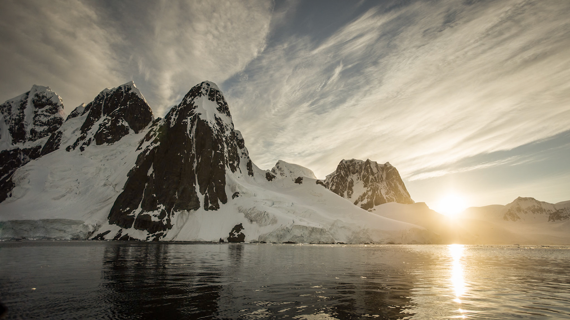 Antarctic Sunrise in Pleneau Bay