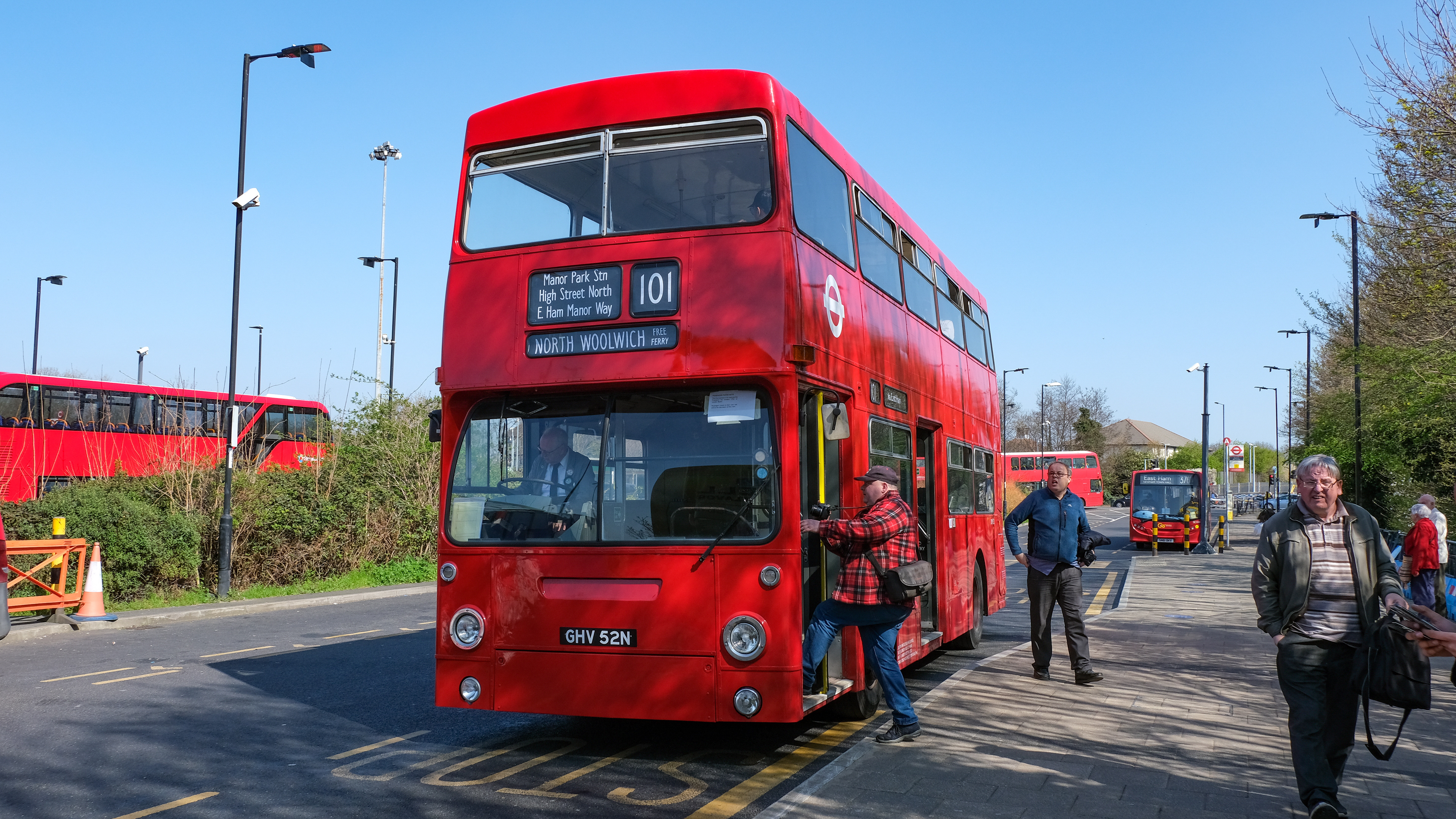 London Transport DM1052 (GHV52N) Beckton 26th March 2022