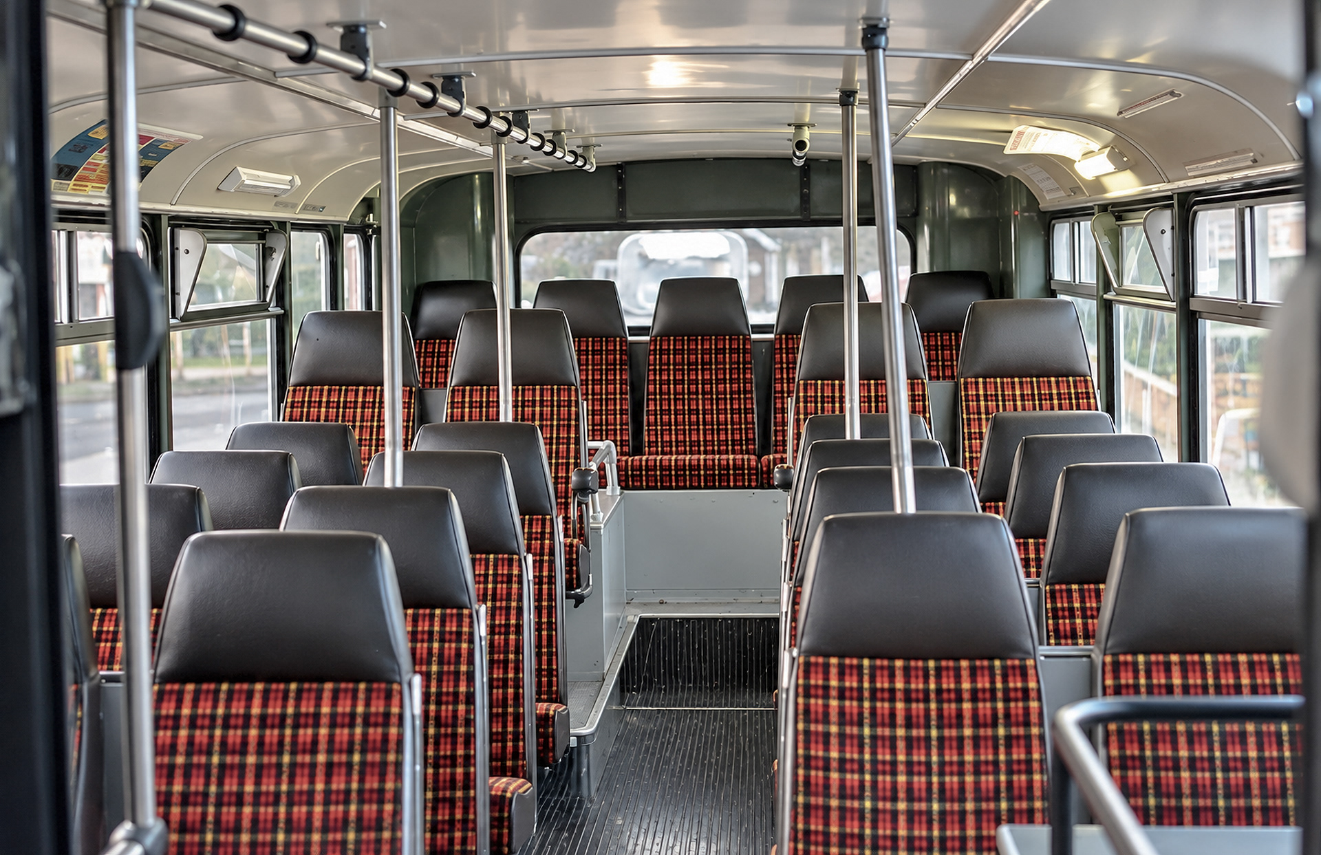 Eastern Counties VR287 (VEX287X) interior 1984