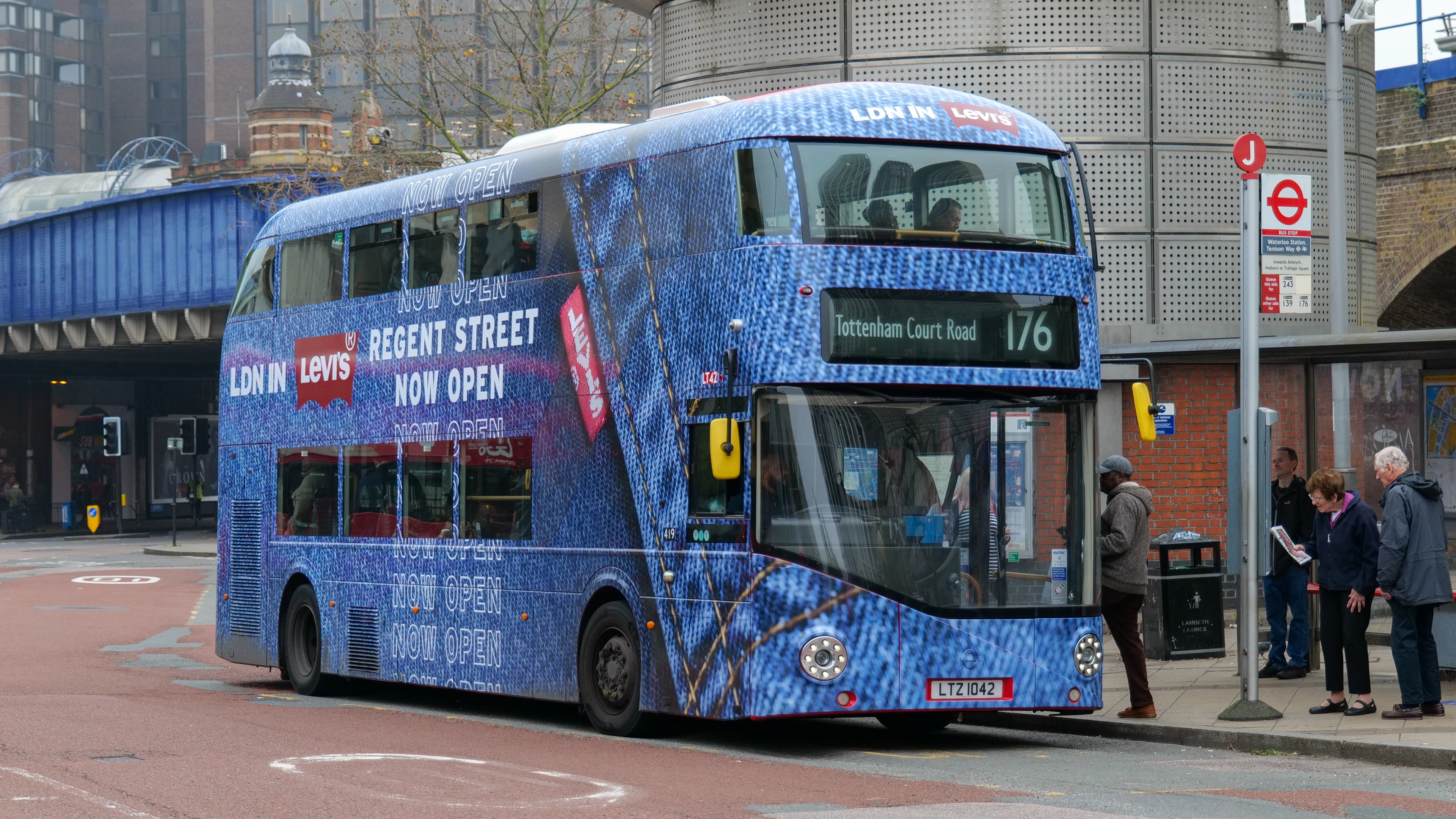Go-Ahead LT42 (LTZ1042) Waterloo 14th November 2022