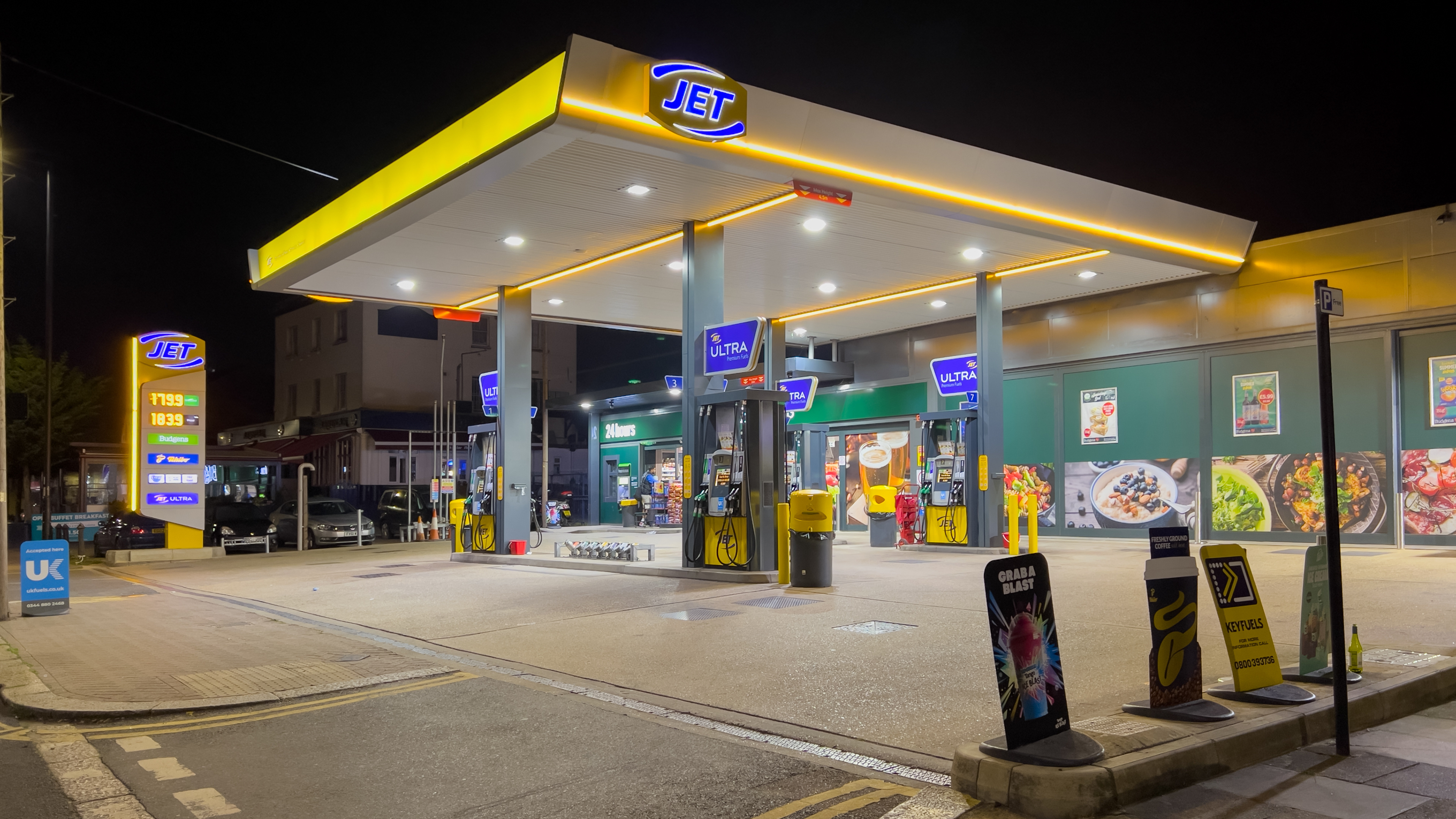 Jet garage Enfield Highway 1st June 2022